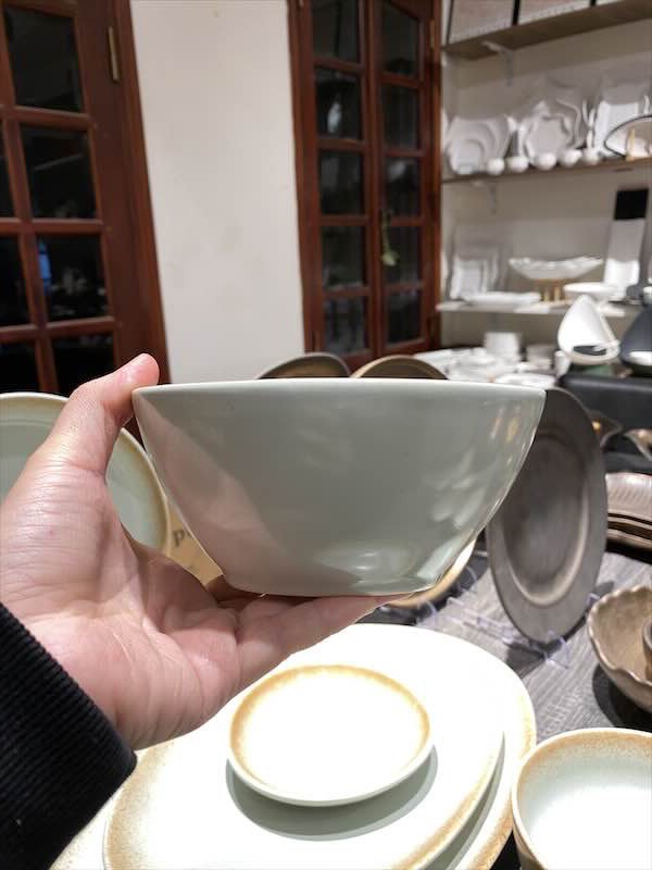 Tô tam giác 14cm xanh ngọc viền nâu (matte)