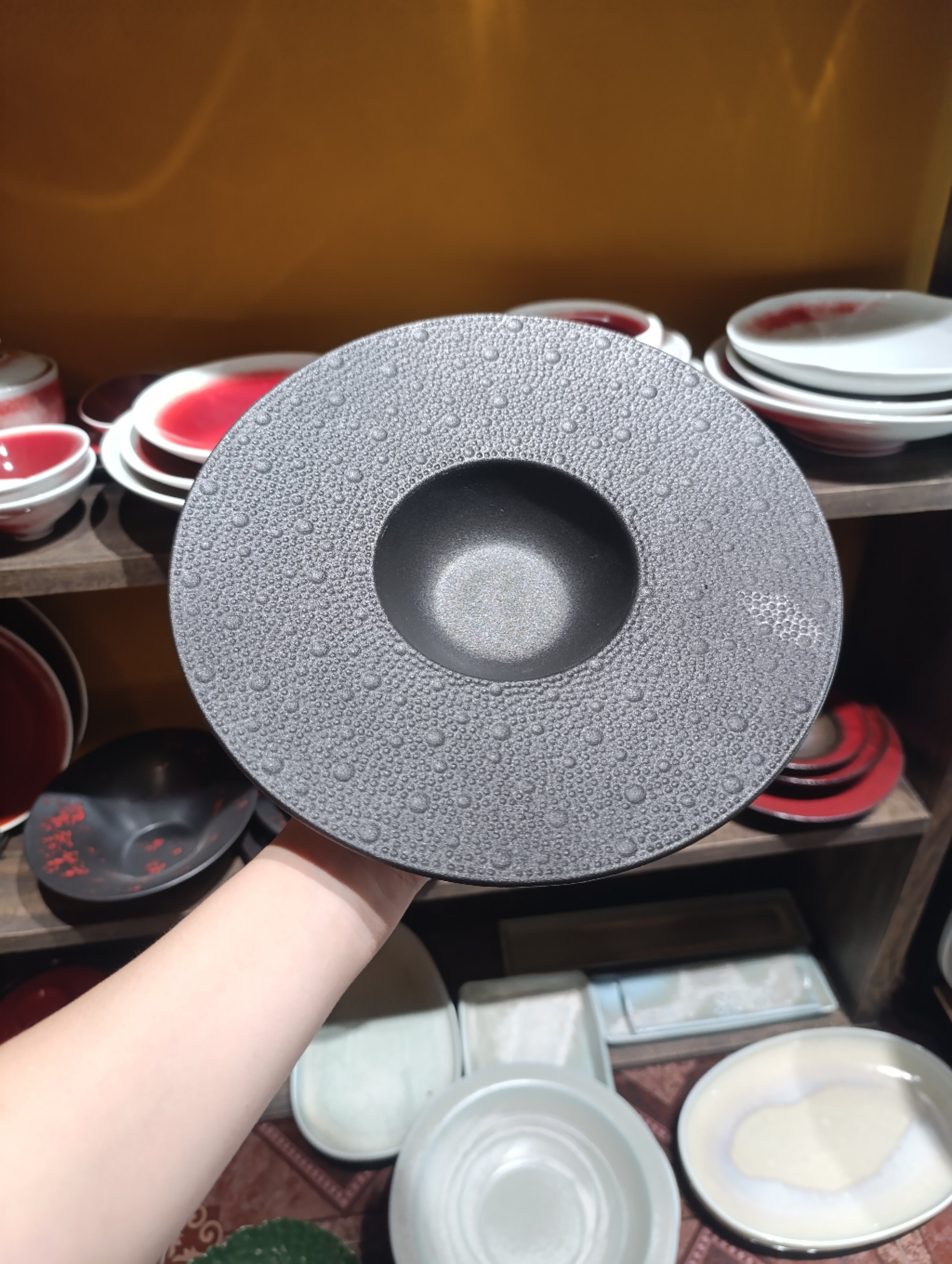 Đĩa soup đen matte chấm bi 10.25inch