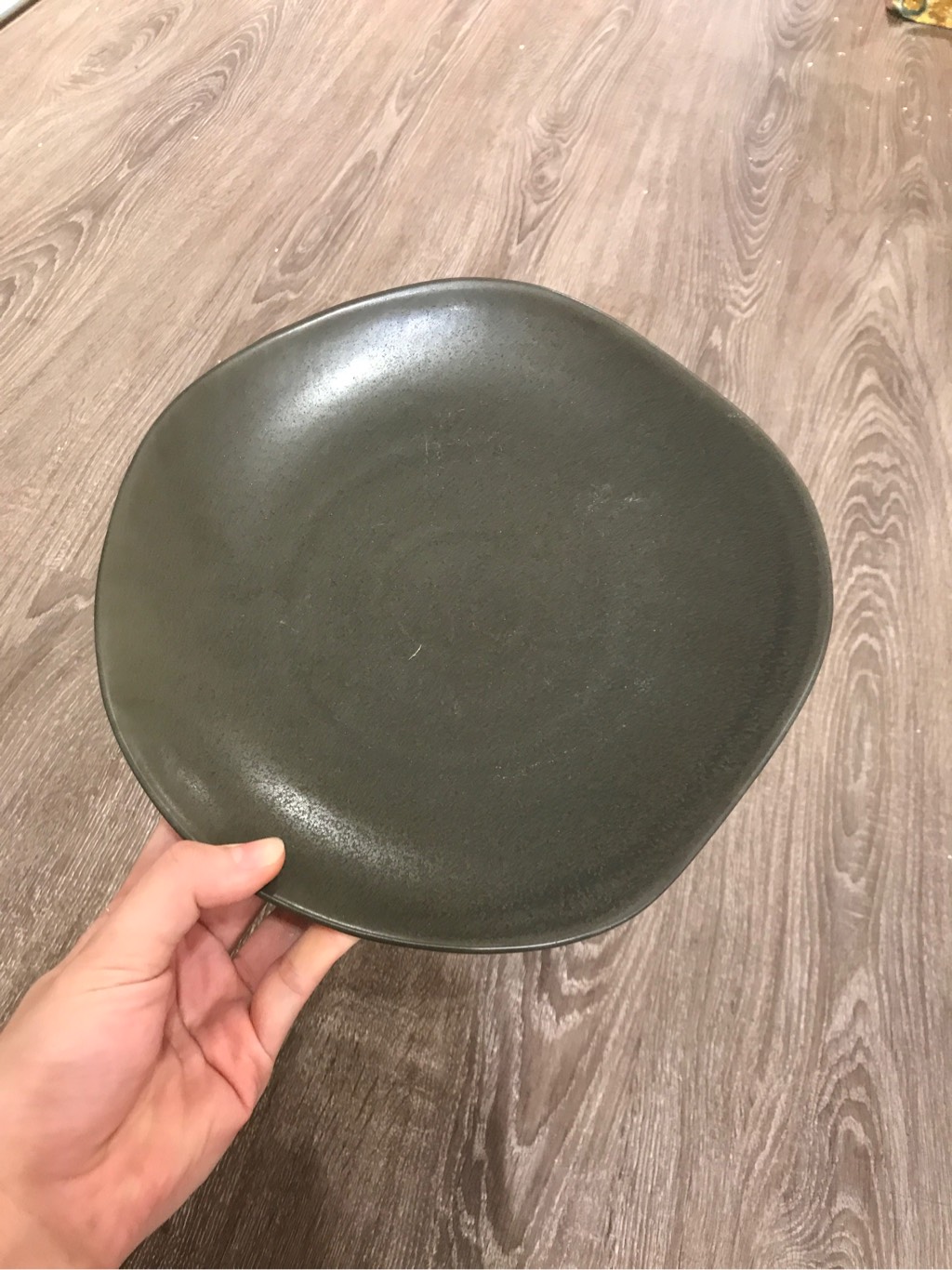 Dĩa trẹt 25cm màu đen trổ (matte)