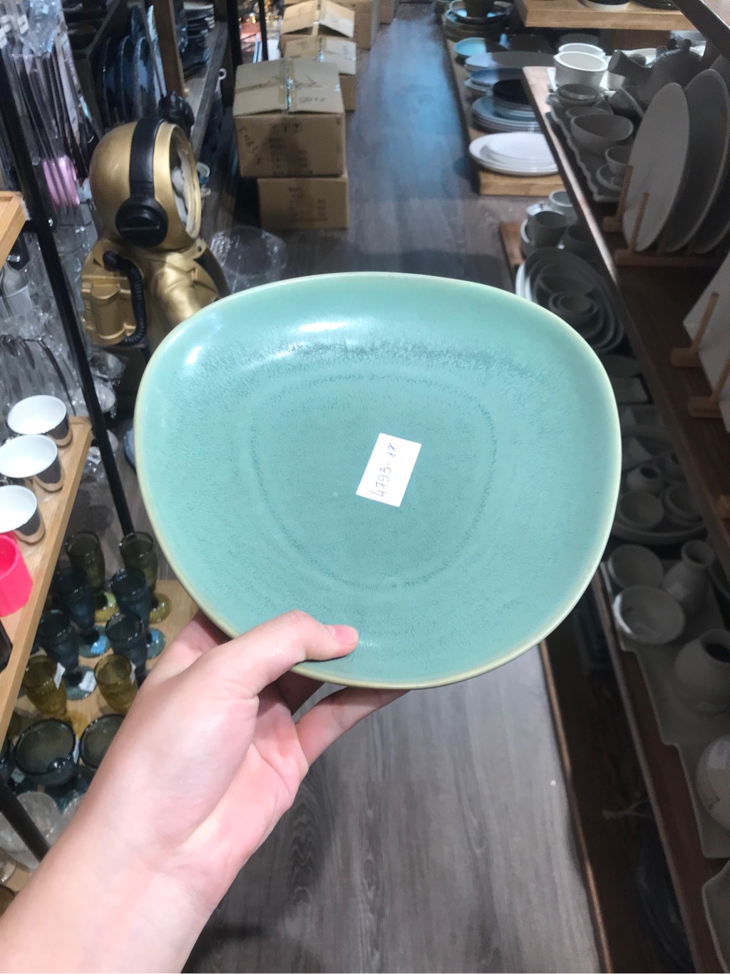 Dĩa tam giác 24x23cm xanh lá đậm trổ (matte)