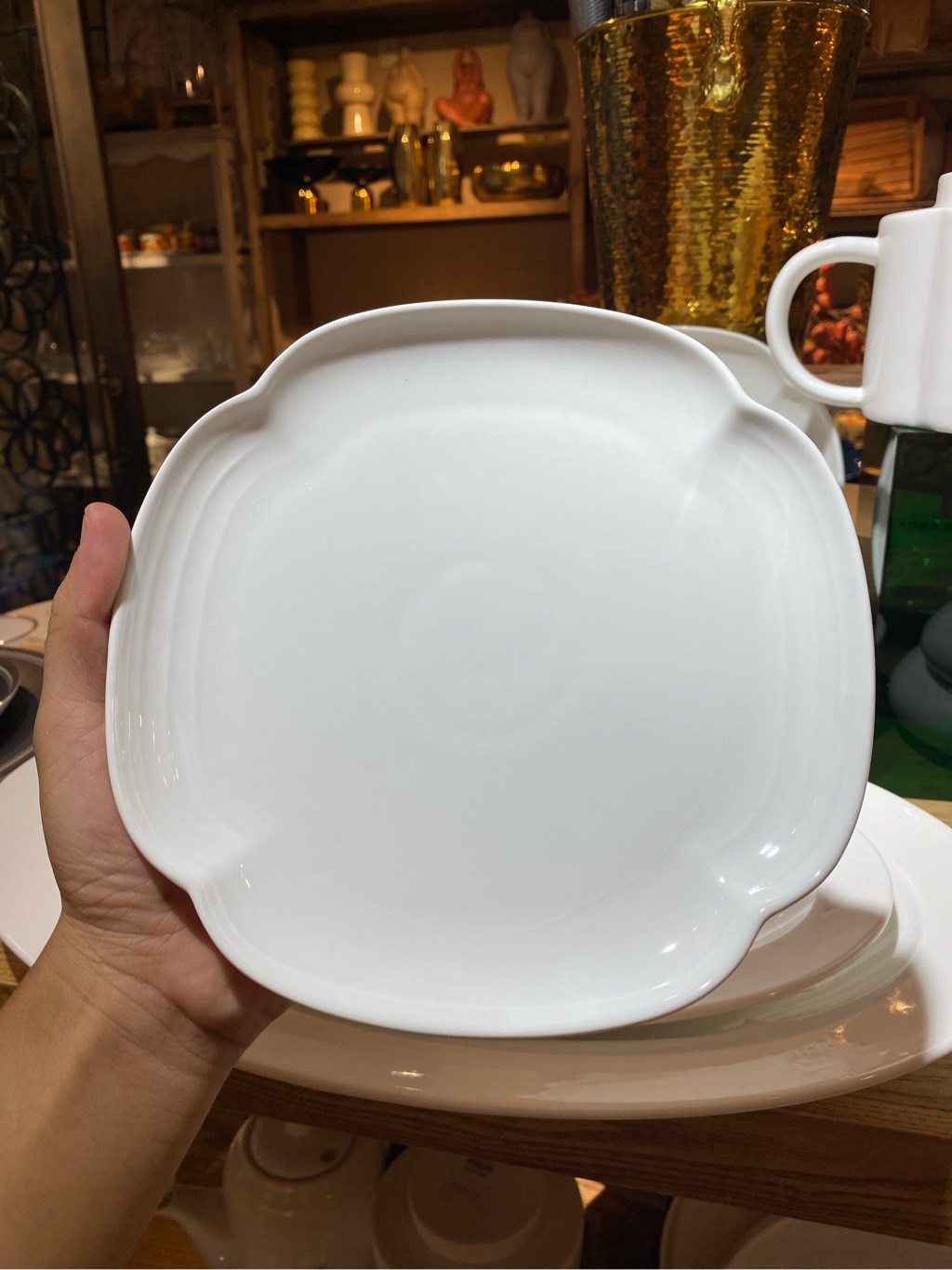 Đĩa hoa 4 cánh 7.5inch trắng trơn