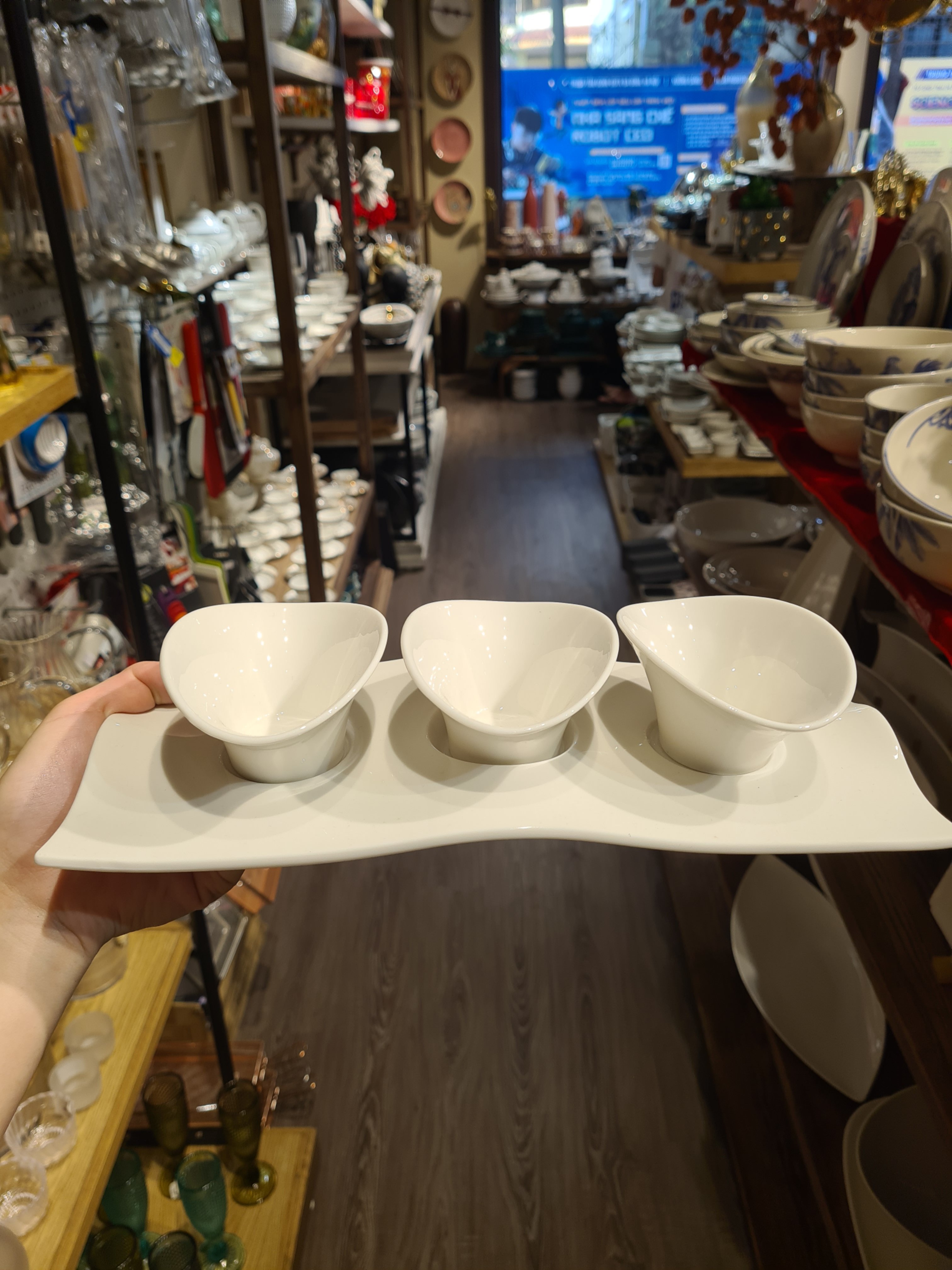 Đĩa 3 Chén Sốt + Đĩa Trắng Sứ Kiểu