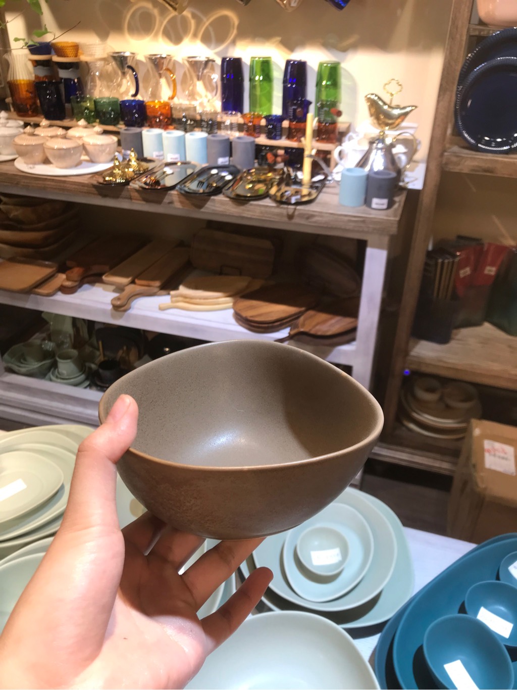 Tô tam giác 14cm màu nâu trổ (matte)