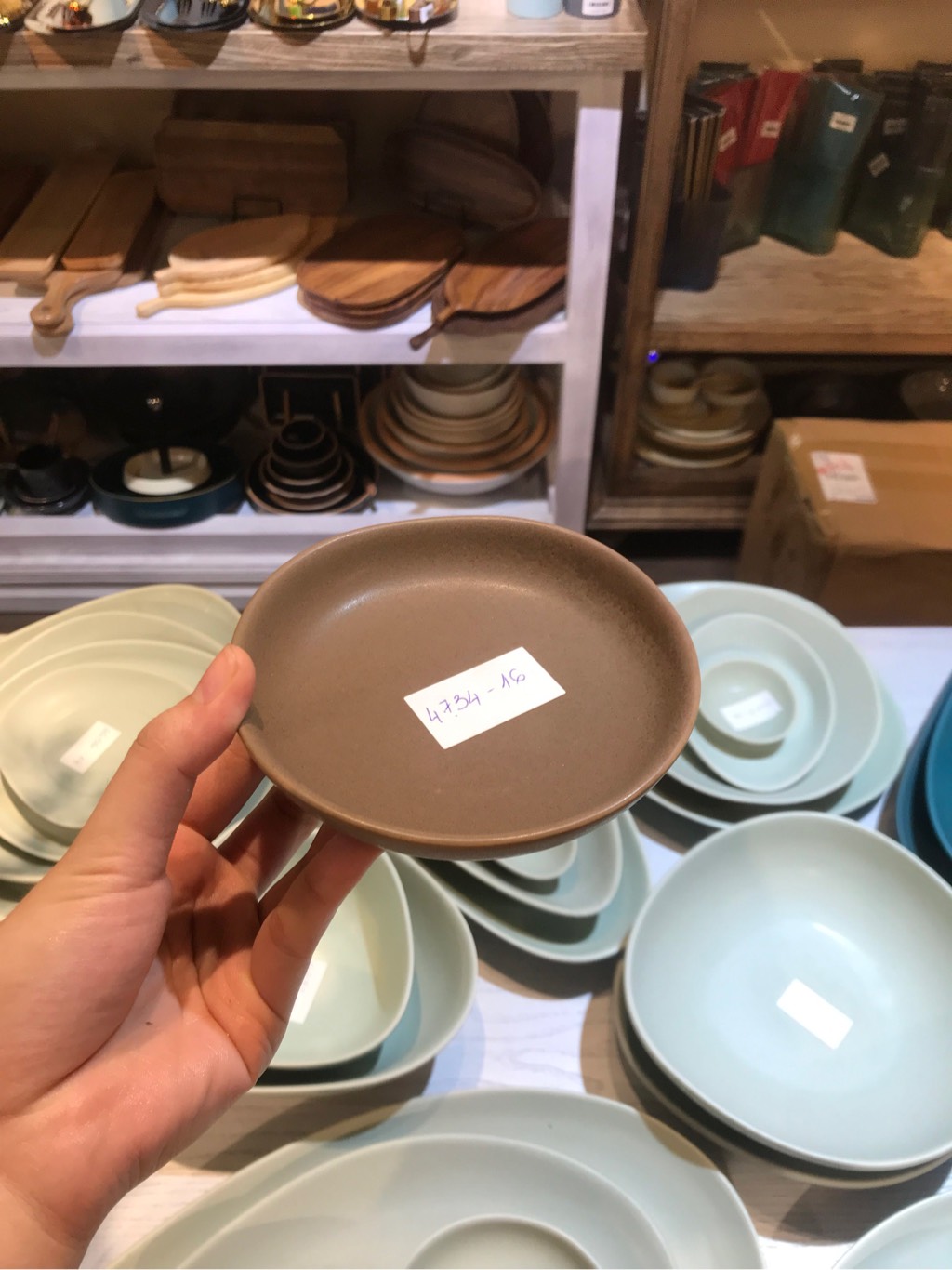 Dĩa 13x2.5cm màu nâu trổ (matte)