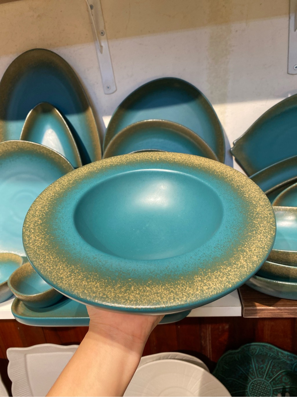 Dĩa trang trí 24cm xanh ngọc bích viền nâu (matte)