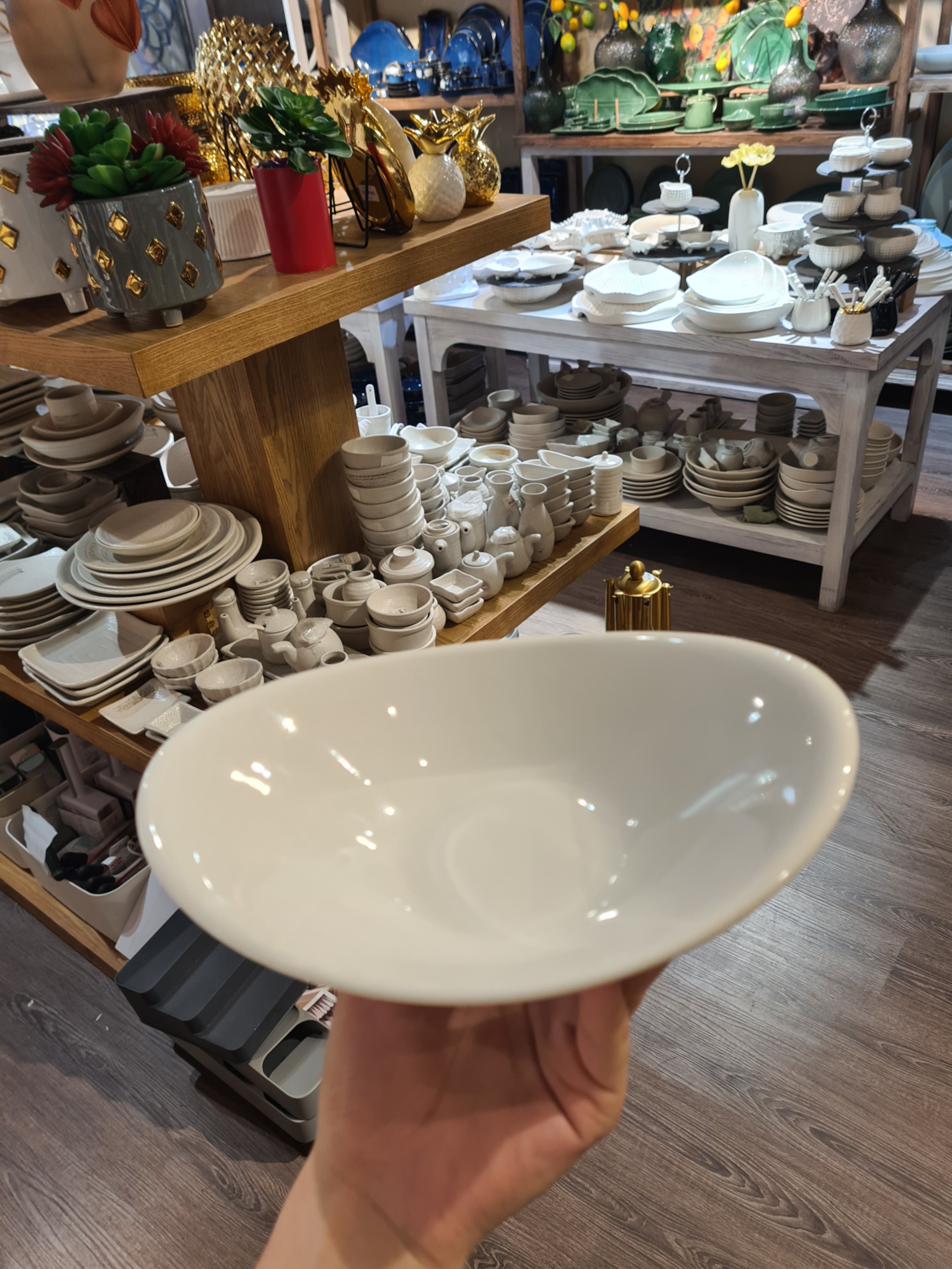 Tô thỏi vàng 20 x 15 cm Trắng Ngà