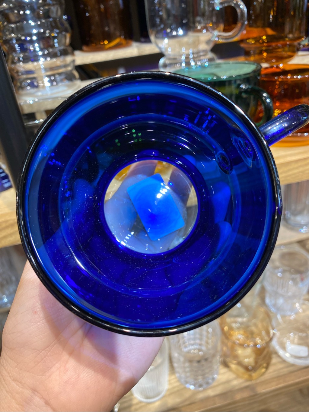 Cốc sữa đáy dày