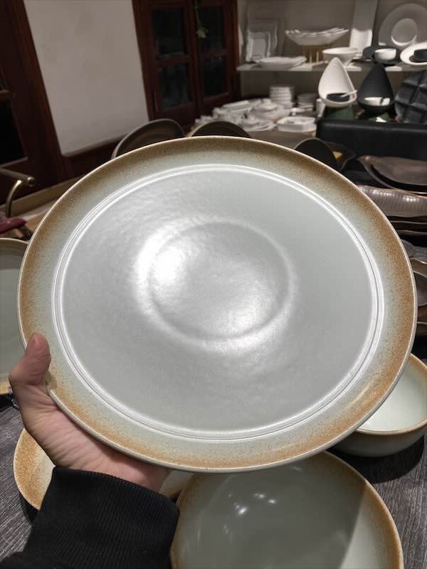 Dĩa tròn vành 28cm xanh ngọc viền nâu (matte)