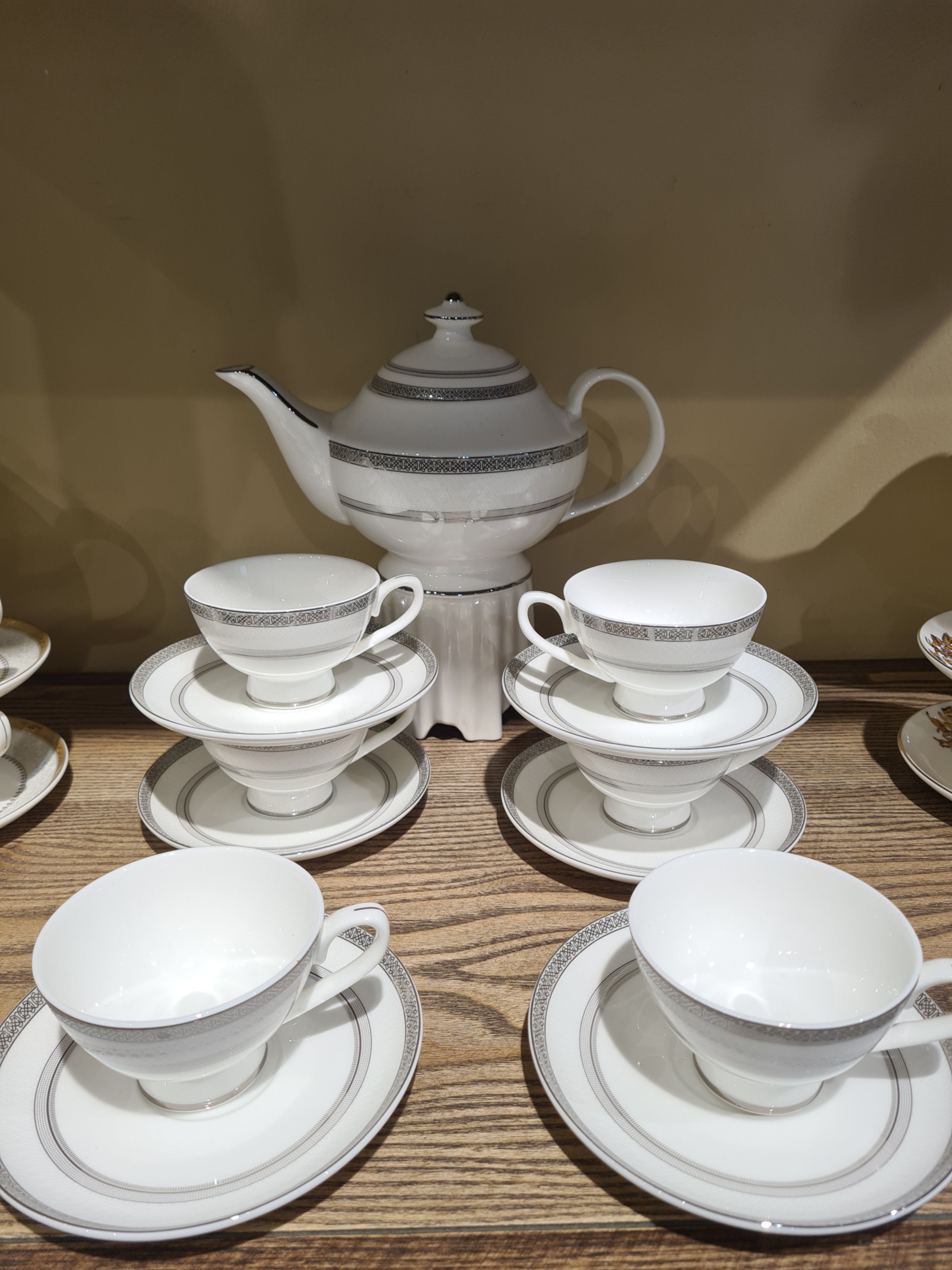 Bộ trà bạch kim anh