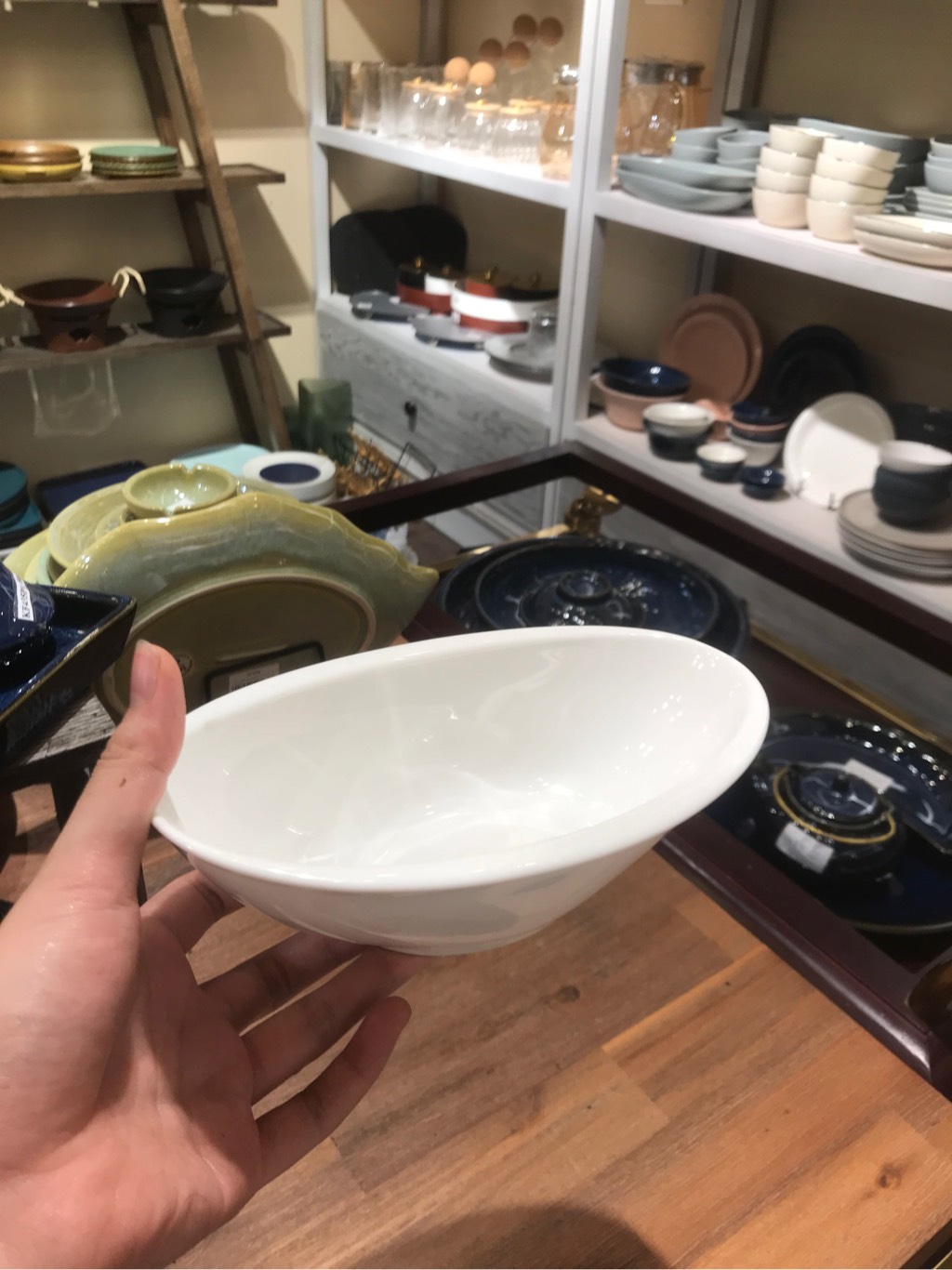 Tô oval vành hông 21 cm Trắng Ngà