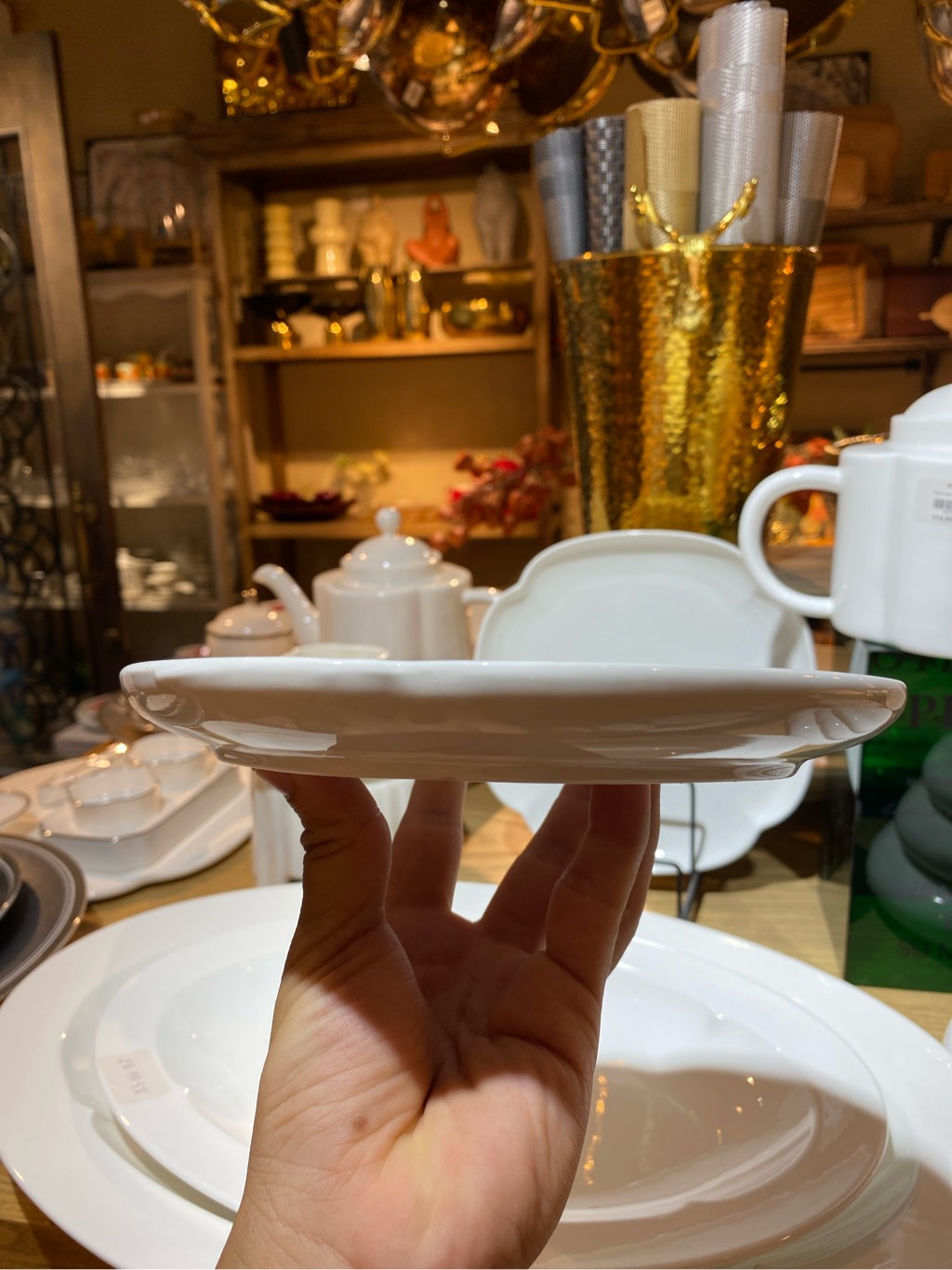 Đĩa hoa 4 cánh 7.5inch trắng trơn