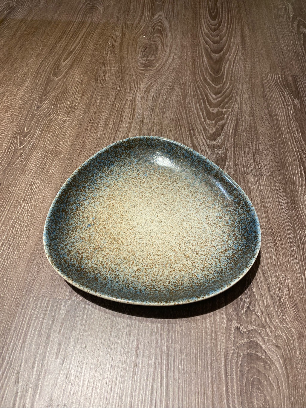 Dĩa tam giác 24x23cm xanh ngọc mattte lòng phun hạt (HĐ)