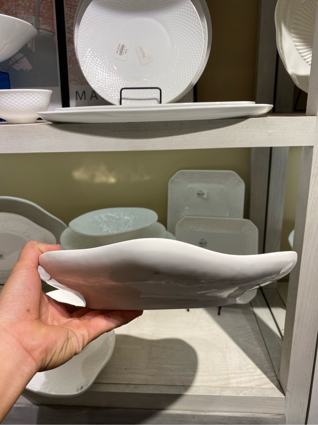 Đĩa 12.5inch trắng chấm nổi