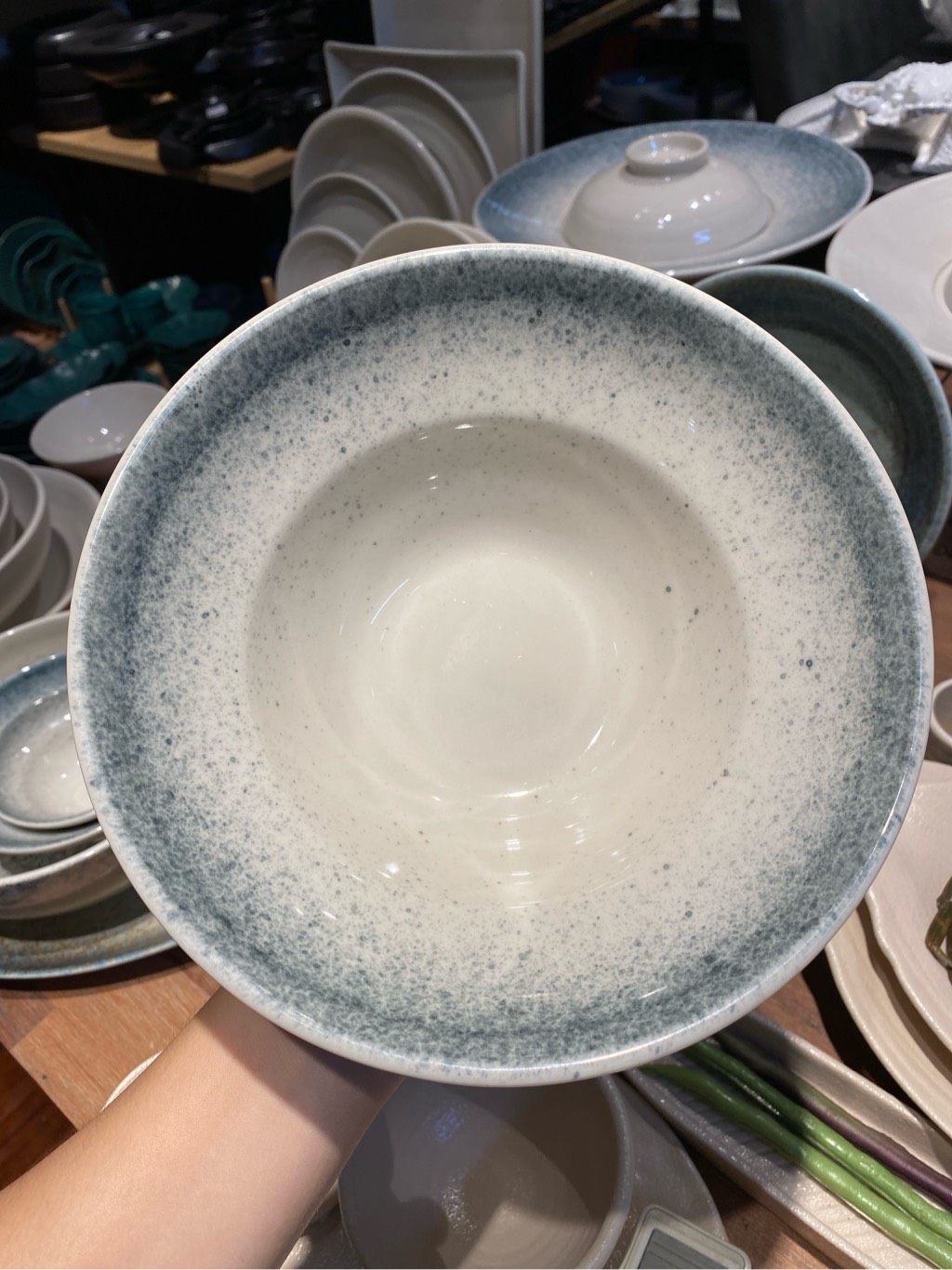 Bát chiết yêu 20cm kem phun đen