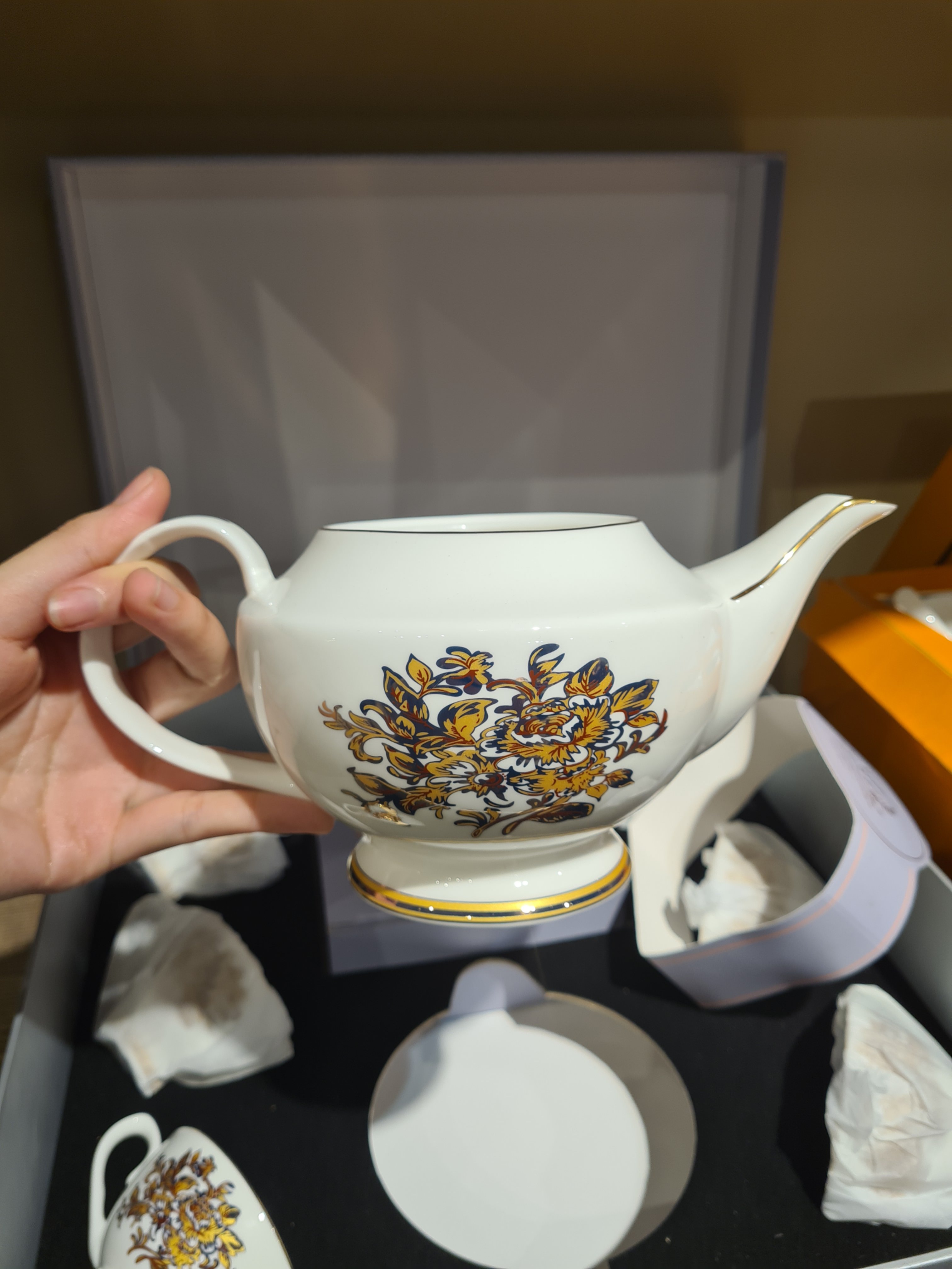 Bộ trà hoa cúc vàng 13sp