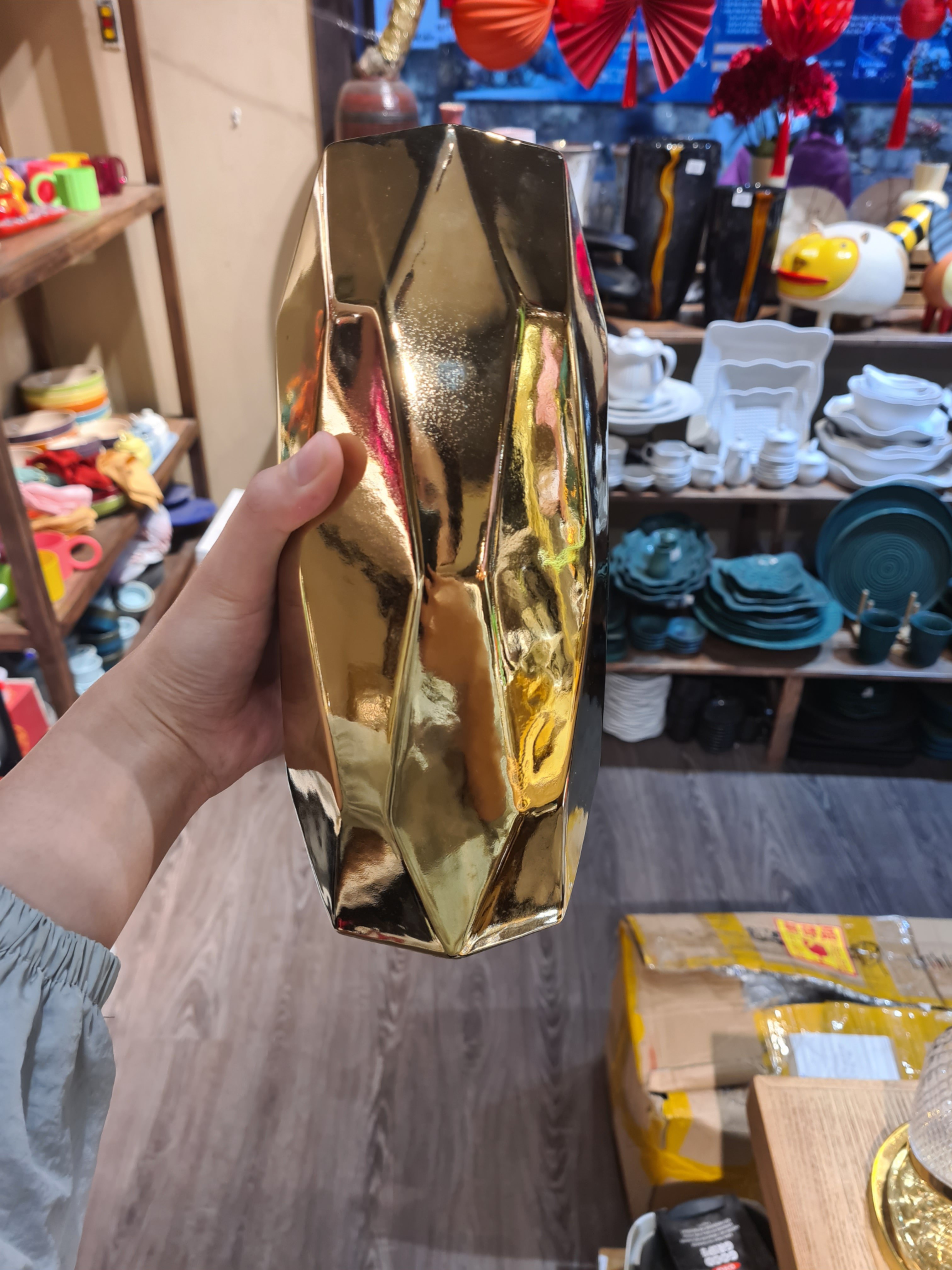 Lọ hoa vàng gốm đa cạnh 26cm