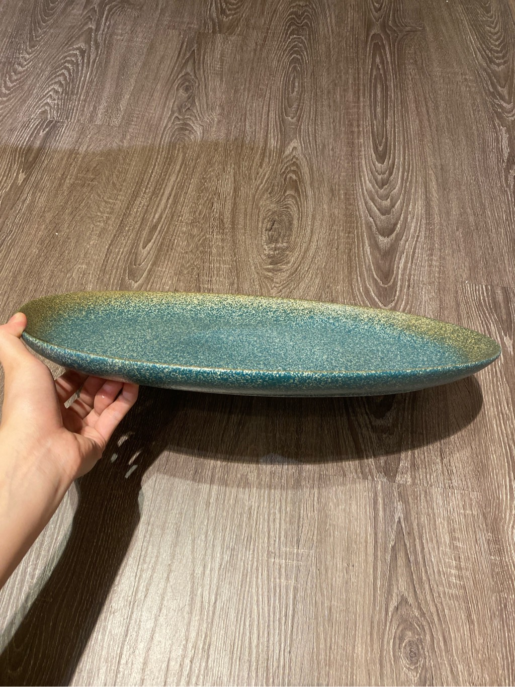 Dĩa Oval 42x27cm ngọc bích viền nâu phun hạt (matte)