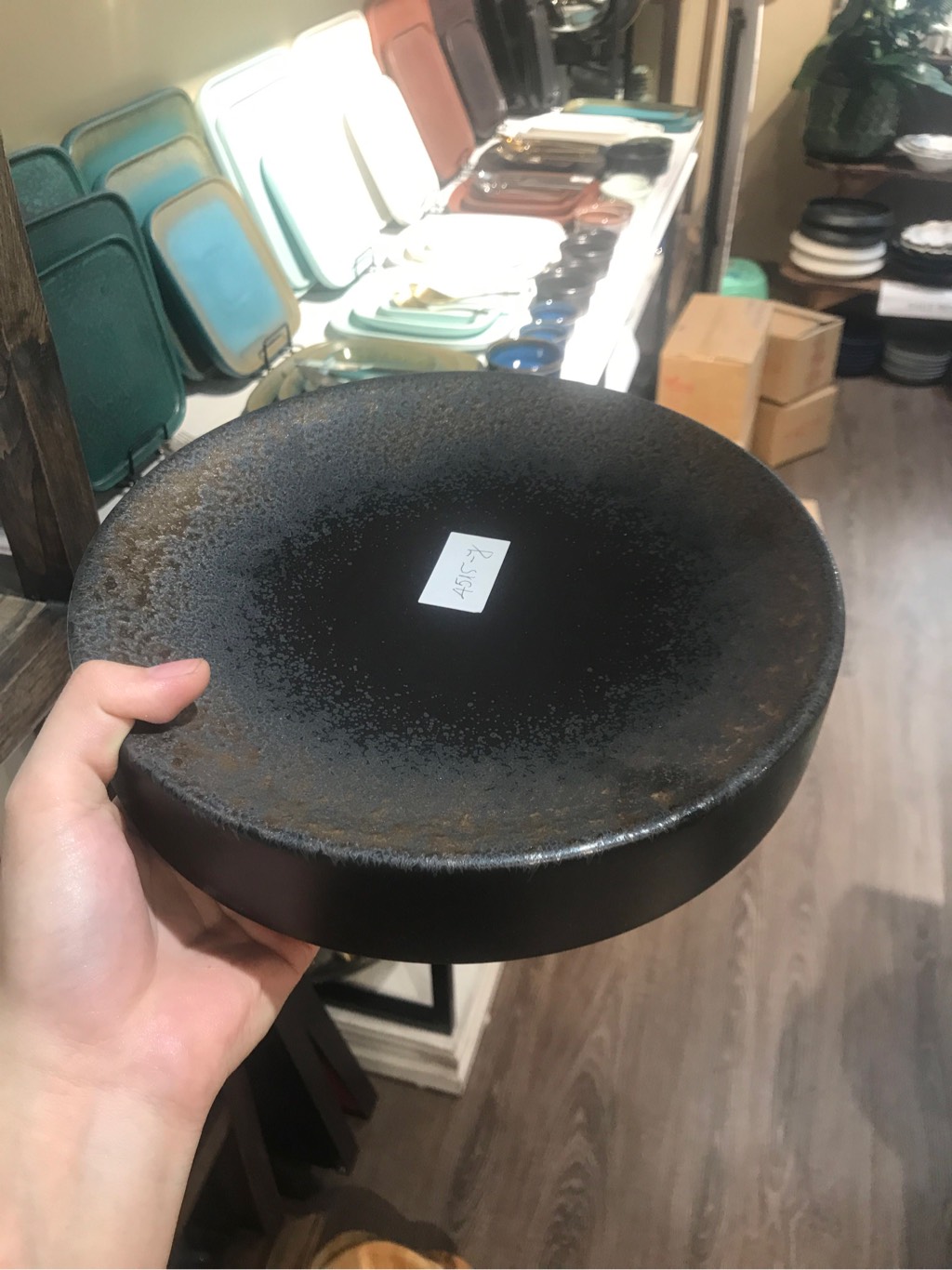 Khay tròn bằng 24x6cm đen phun Vành nâu đồng
