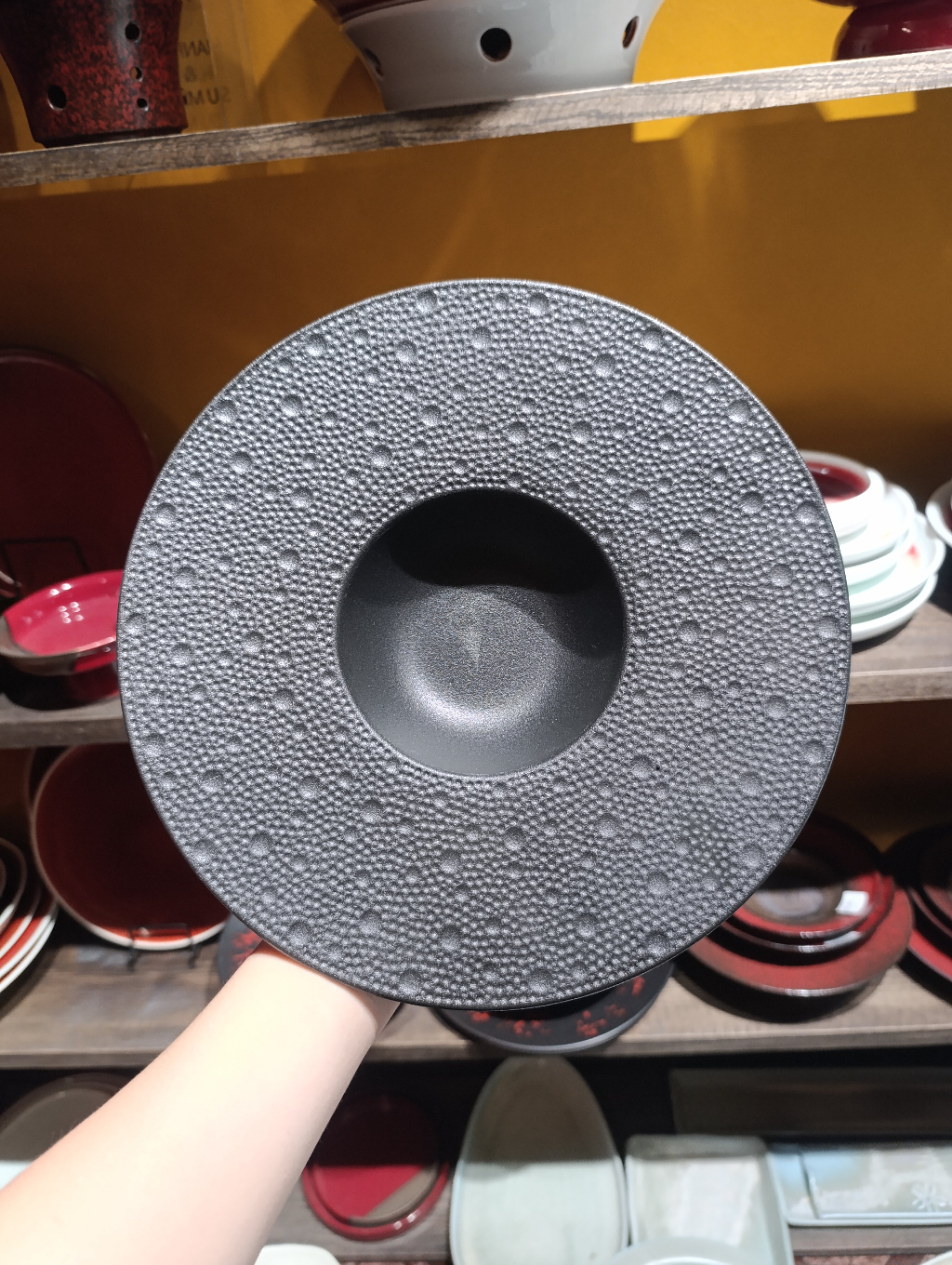 Đĩa soup đen matte chấm bi 10.25inch