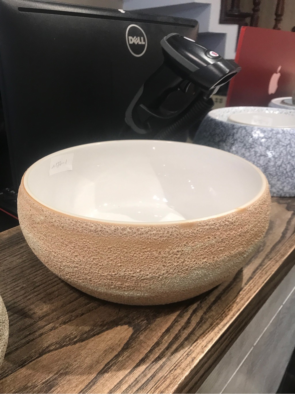 Tô tròn dầy 25 x 9.5 cm sọc ngang nâu phun san hô