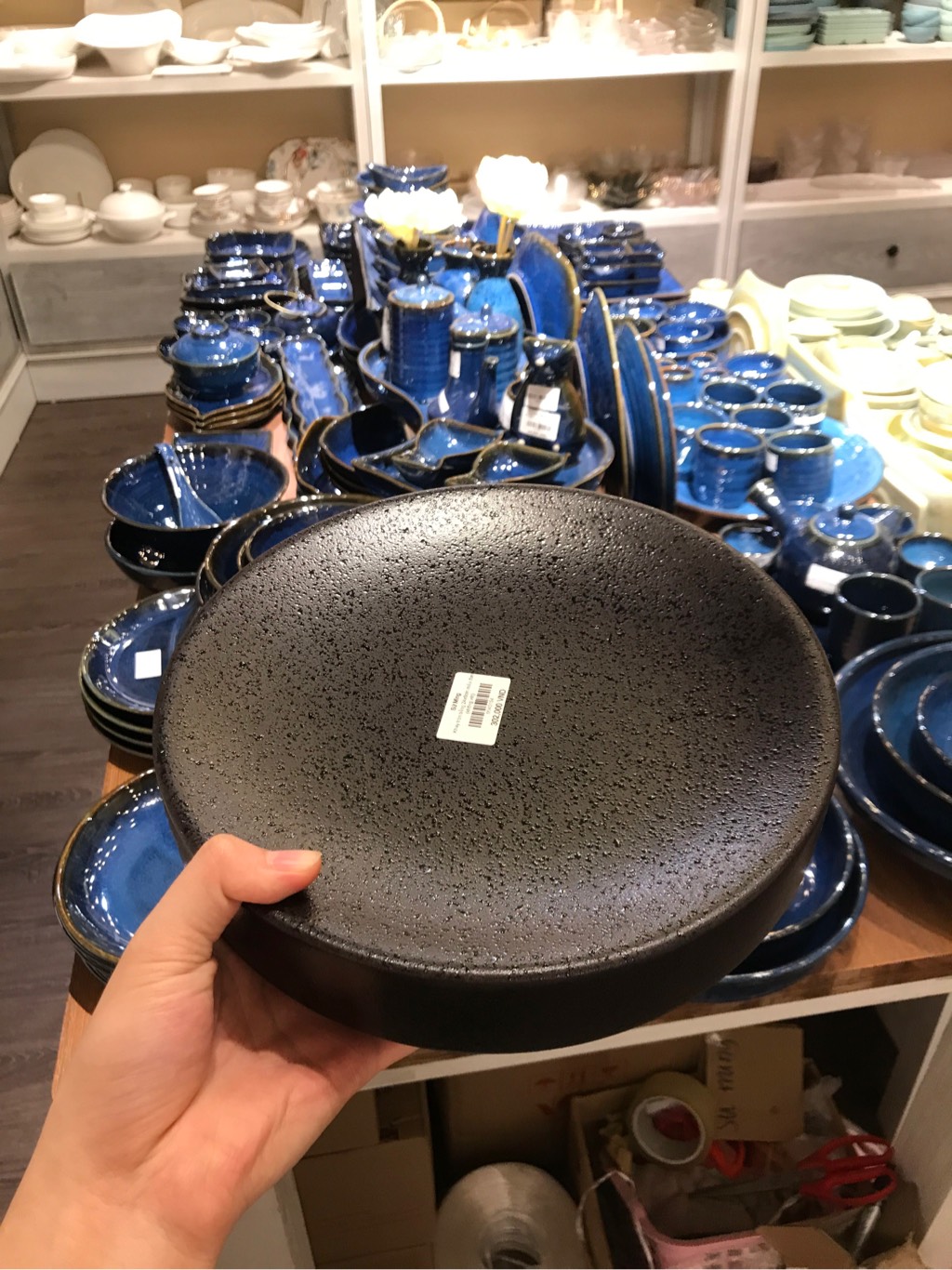 Khay tròn bằng 24x6cm màu đen (không vệt)