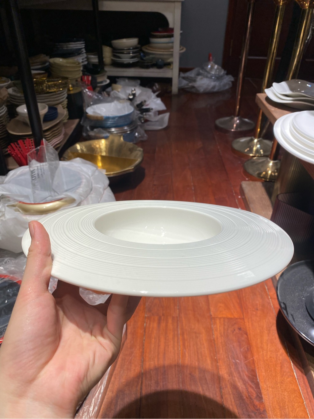 Đĩa soup trắng vành kẻ 28*14cm