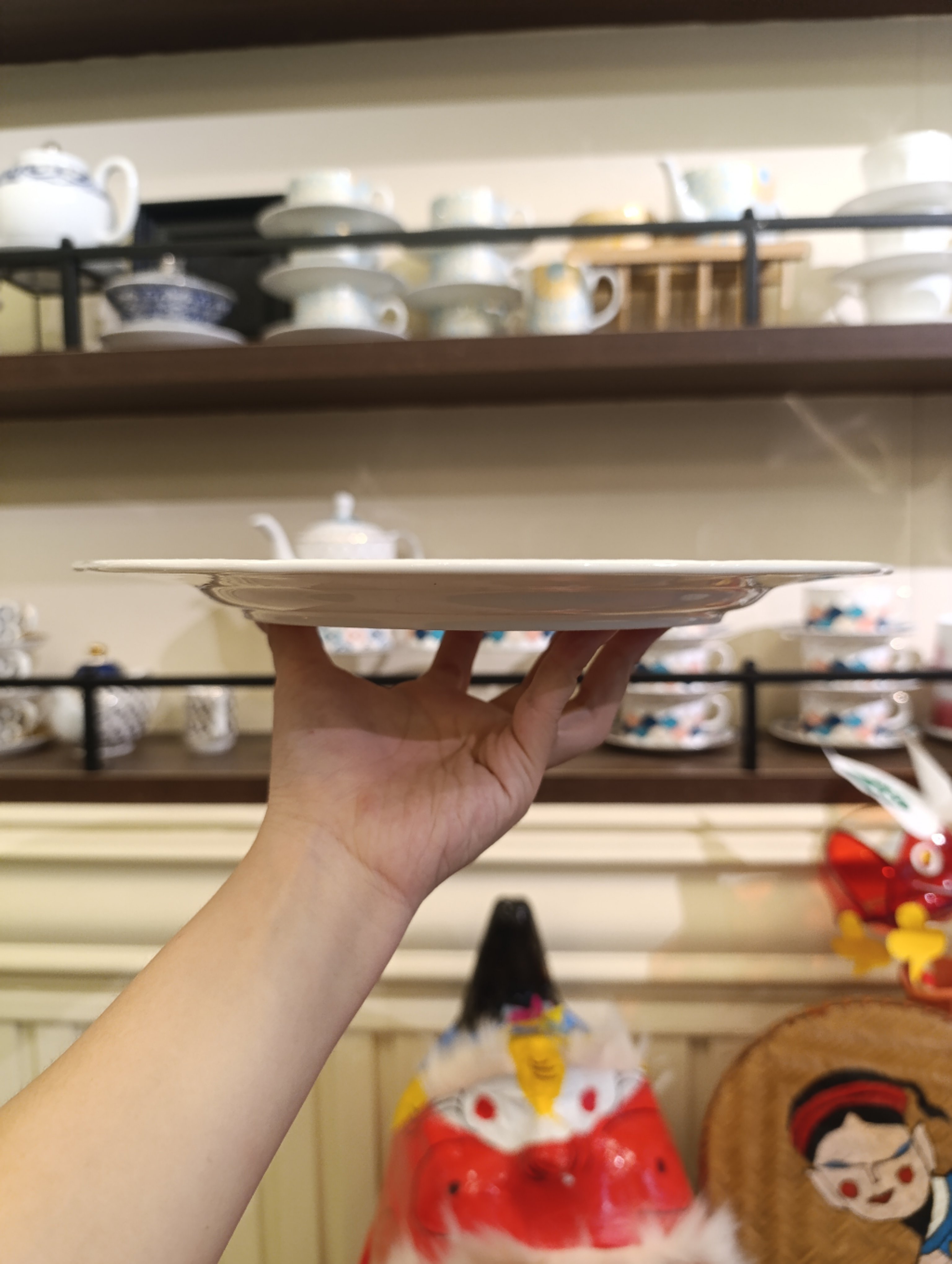 Đĩa nông 11.25inch trắng chấm bi vành