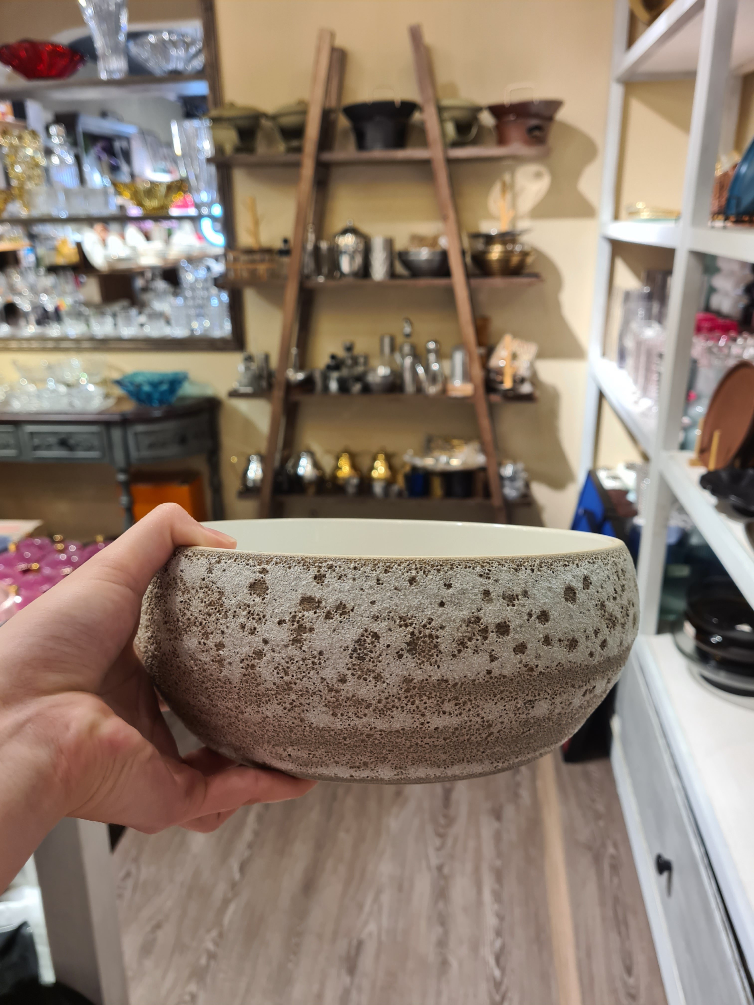 Tô tròn dầy 25 x 9.5 cm sọc ngang nâu phun san hô