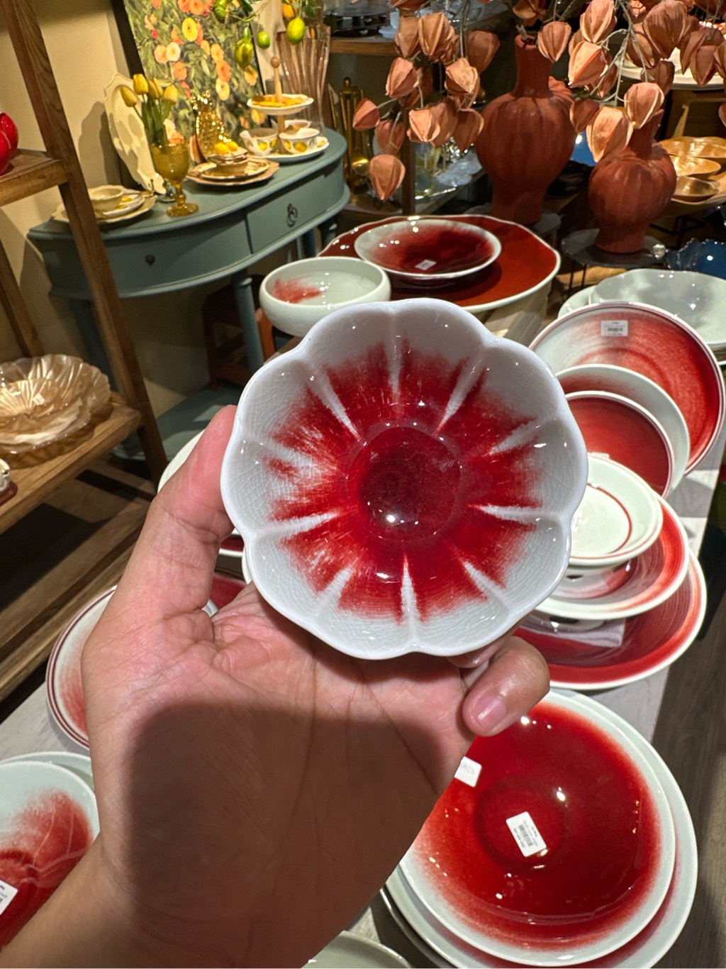 Chén Sốt Trăng Đỏ