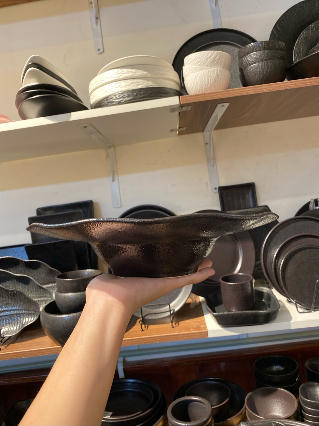 Dĩa bay sen 26.5cm đen không vệt