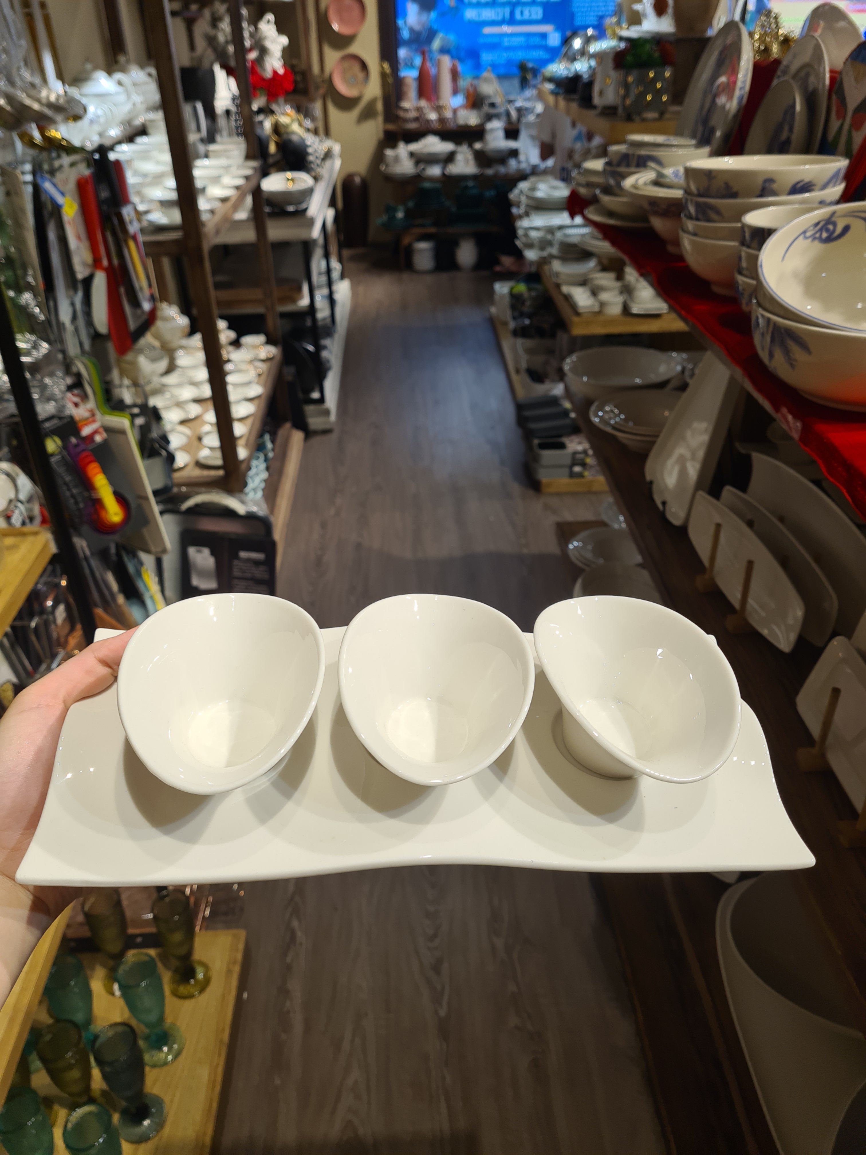 Đĩa 3 Chén Sốt + Đĩa Trắng Sứ Kiểu