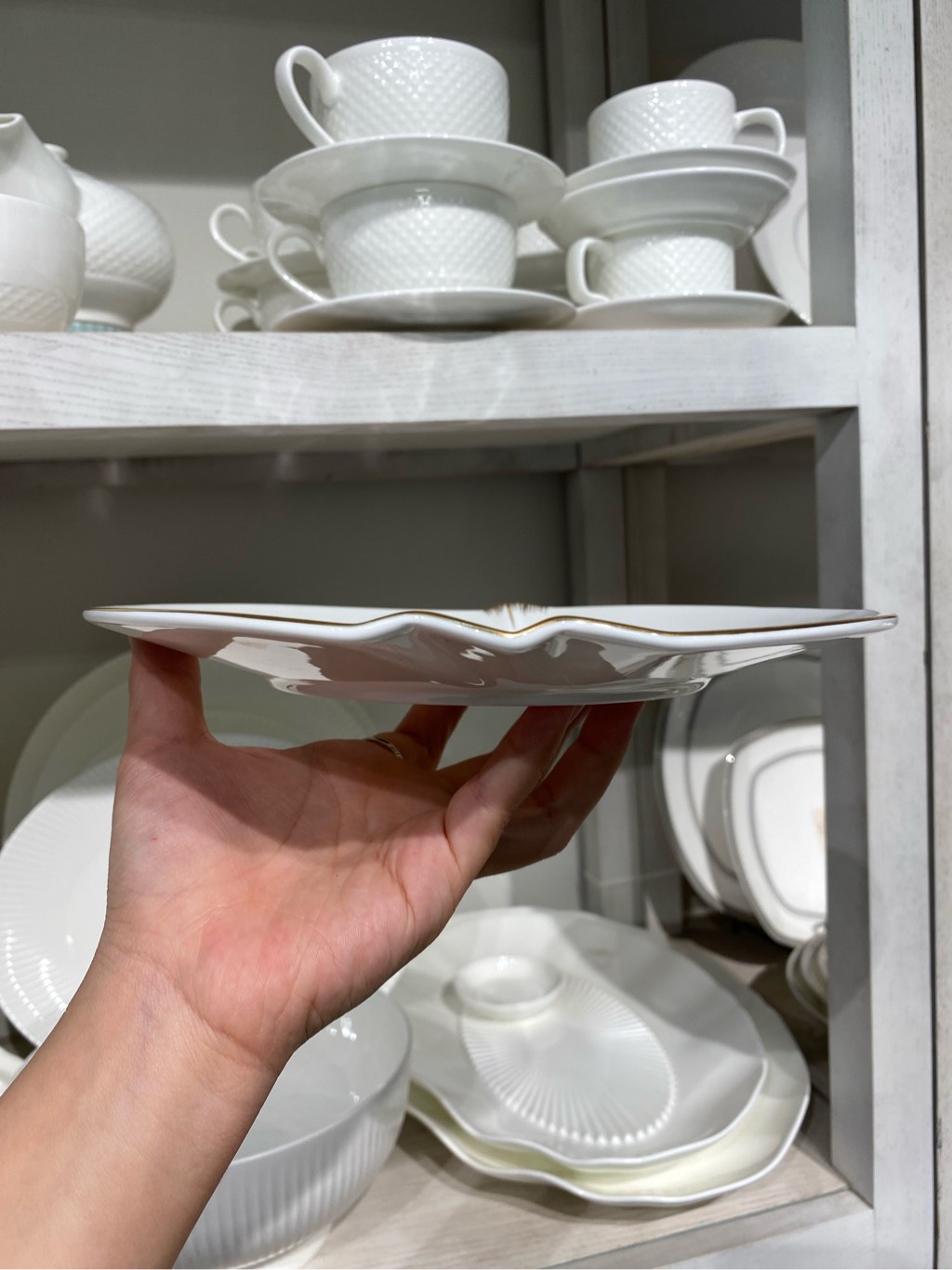 Đĩa nông 8.5inch trắng viền vàng