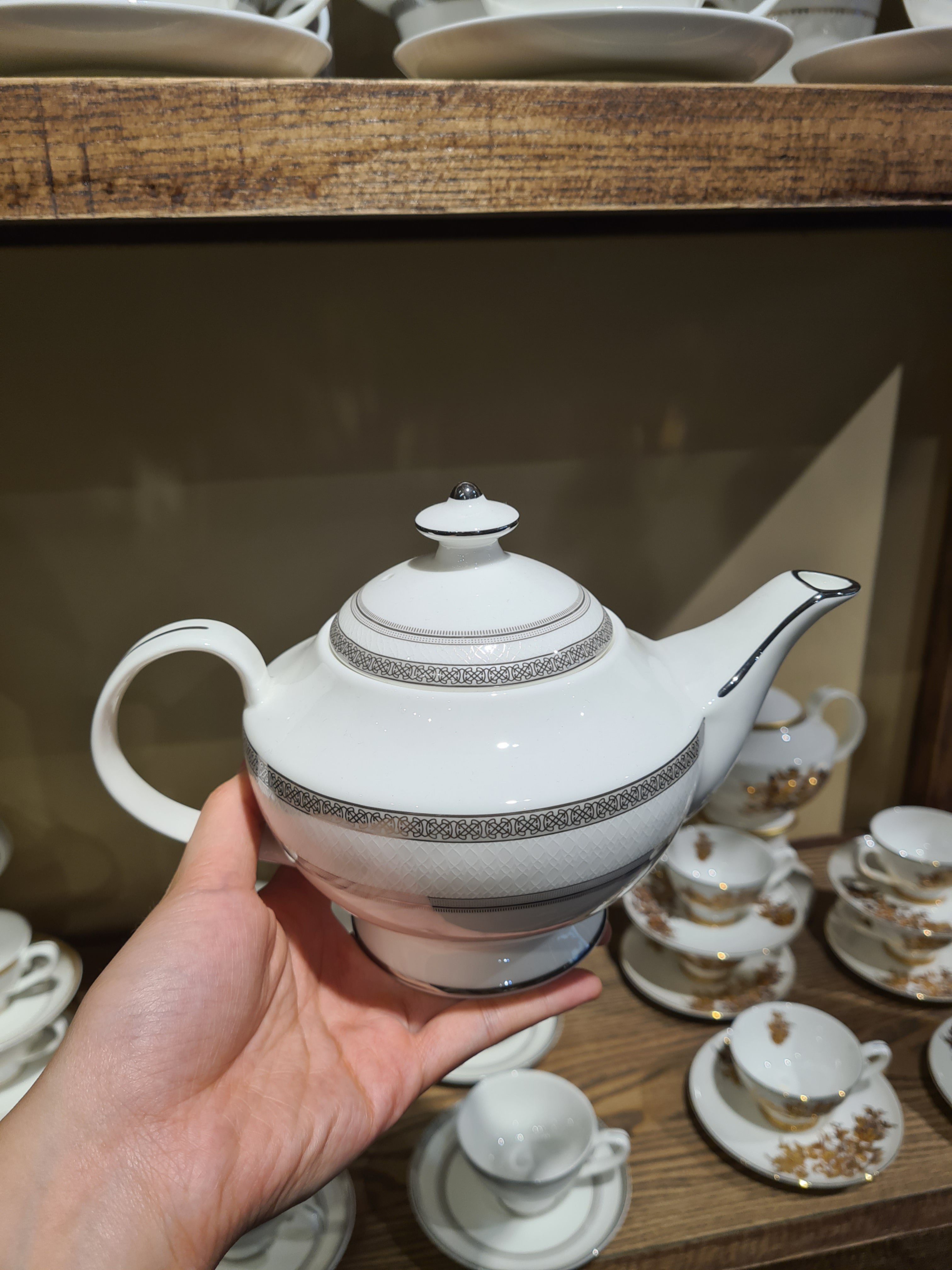 Bộ trà bạch kim anh