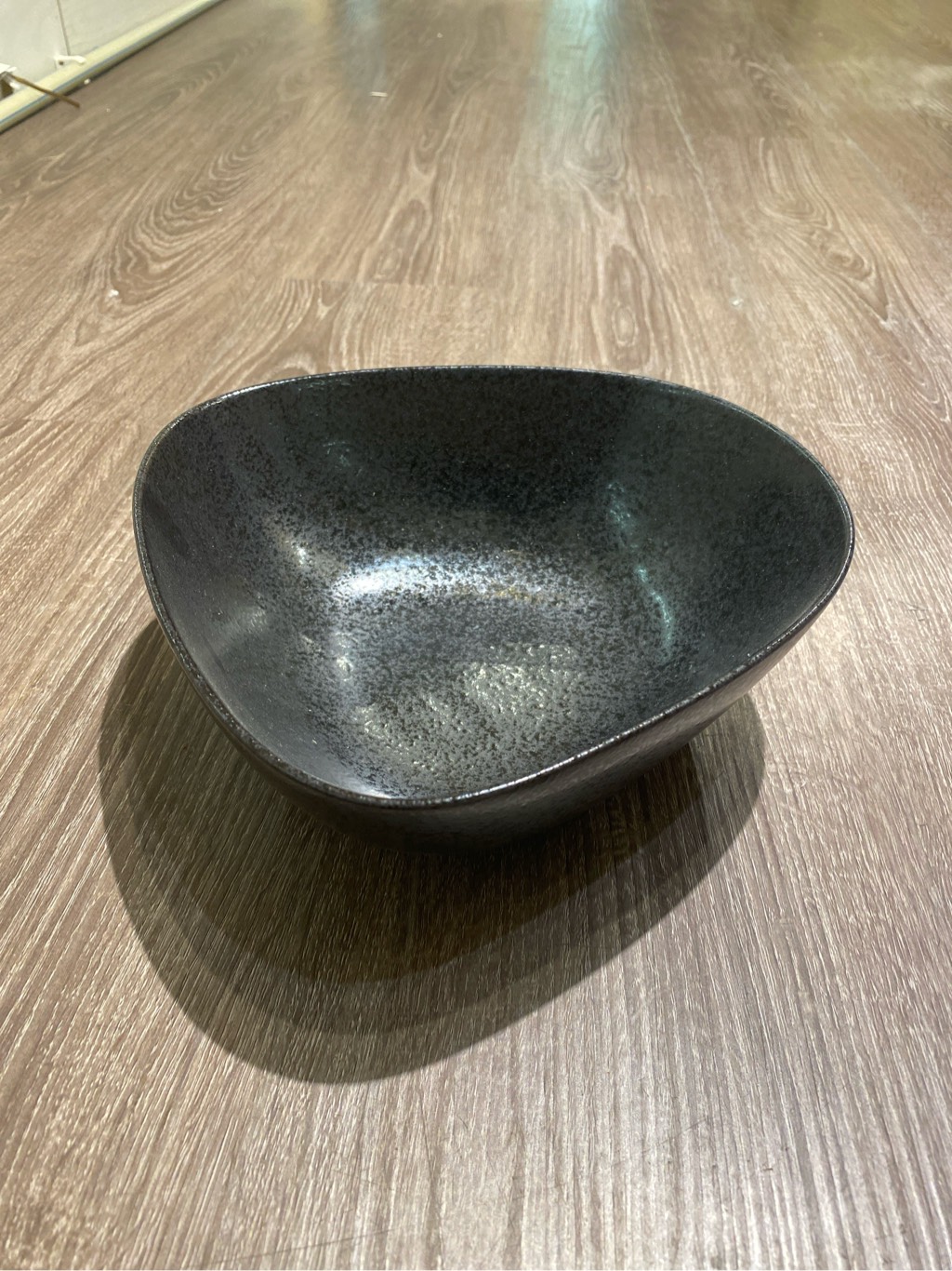 Tô tam giác 20cm màu đen (không vệt)