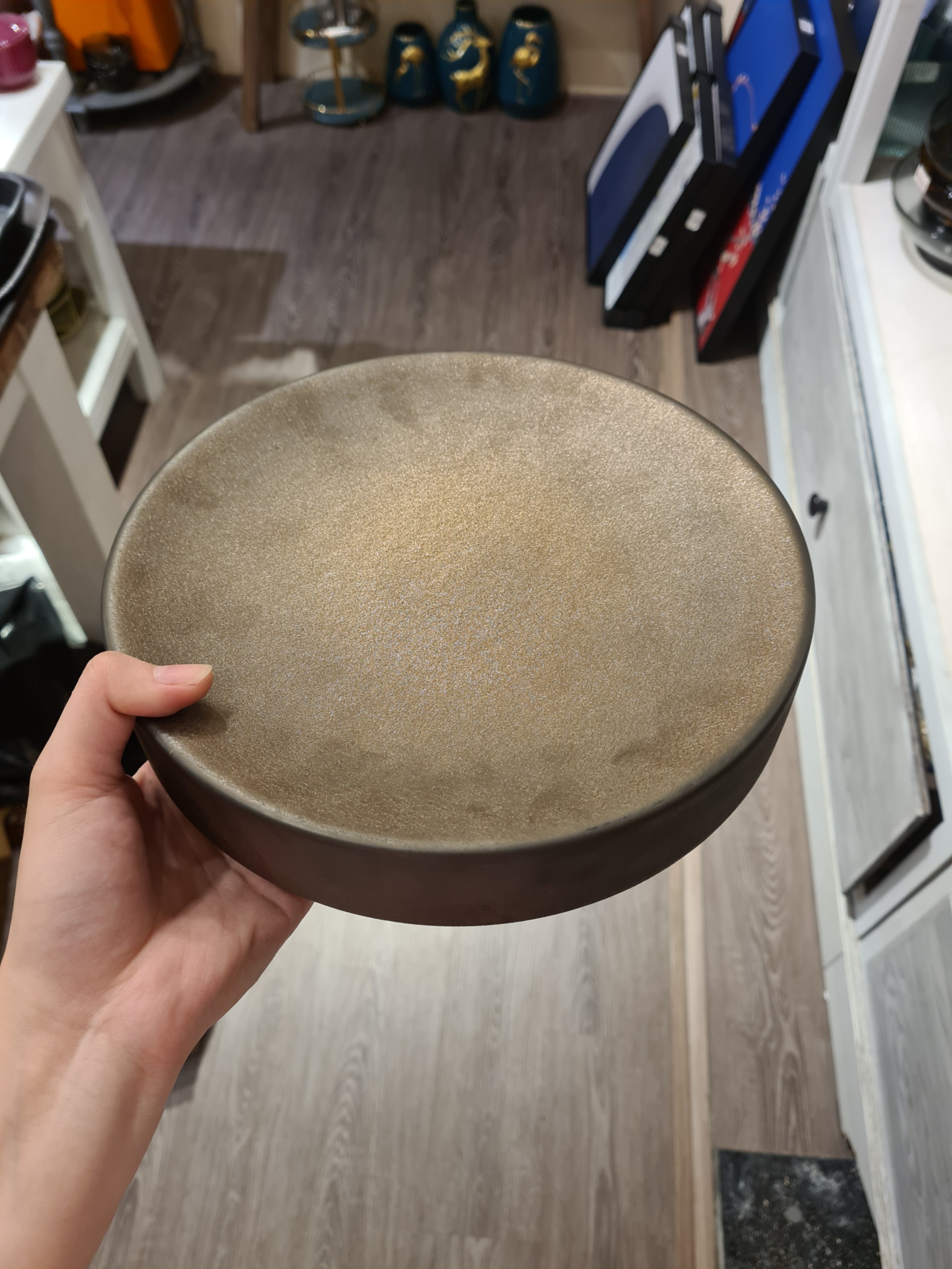 Khay tròn bằng 24x6cm nâu đồng
