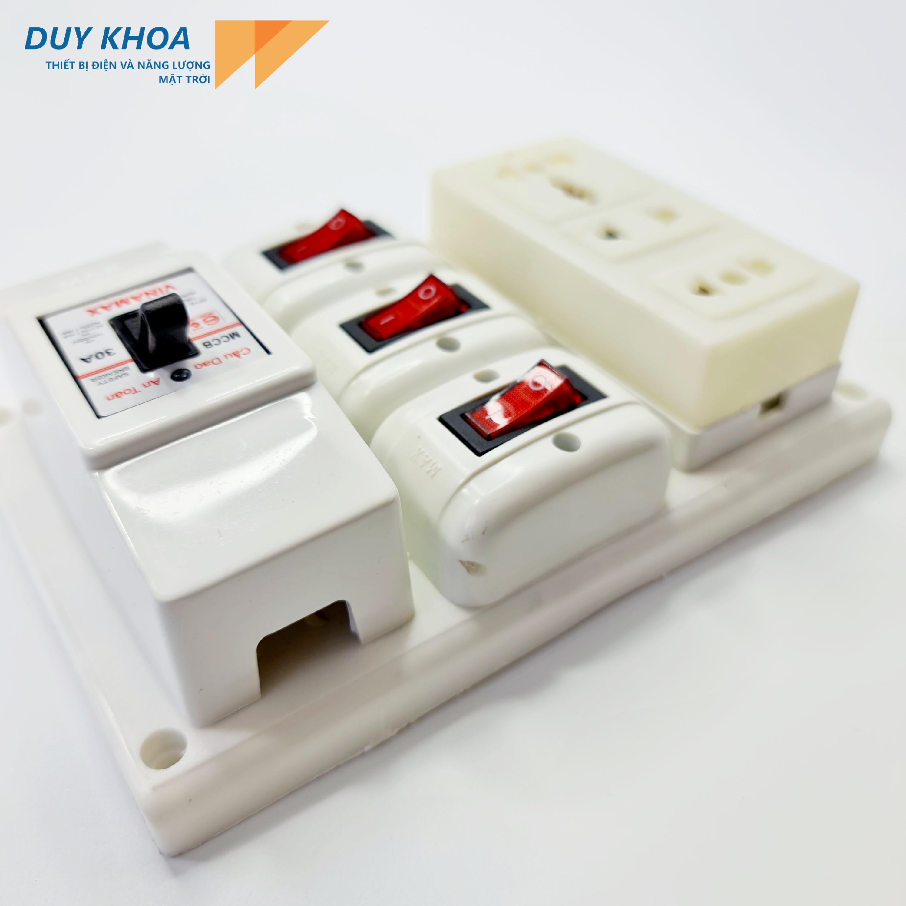 Bảng điện có CB 20A + Công tắc (có đèn báo) + 3 Ổ cắm điện VINAMAX BA33