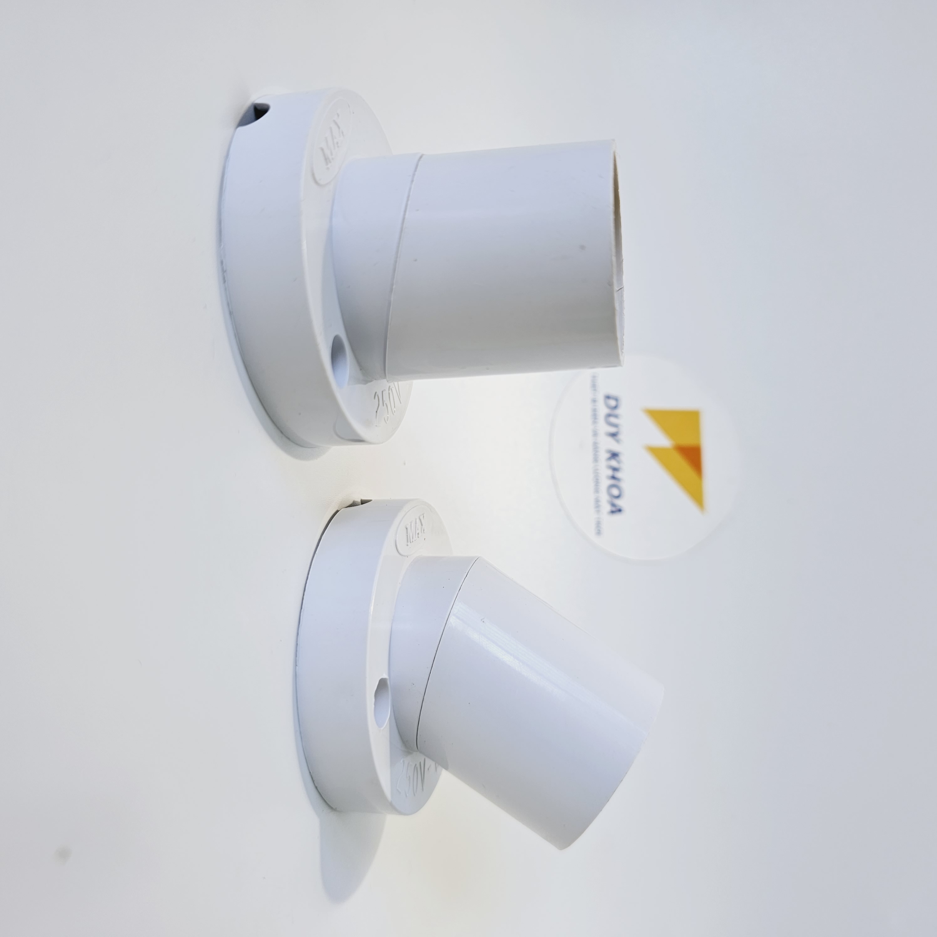 Đui đèn E27 Bắt Tường VINAMAX