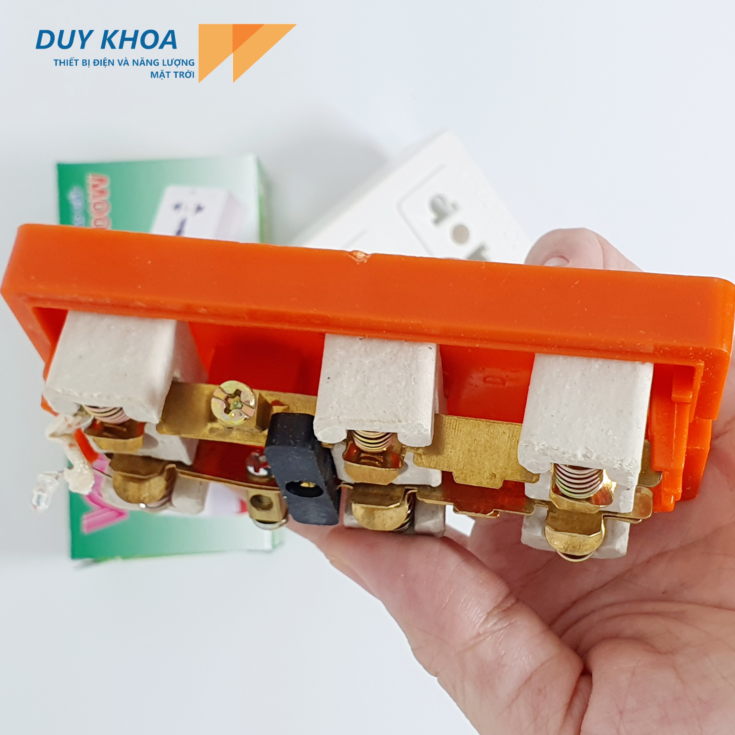 Ổ Cắm Điện Đế Cam Chịu Tải 3 Lõi Sứ Có màng che Và Không Màng Che Vinamax