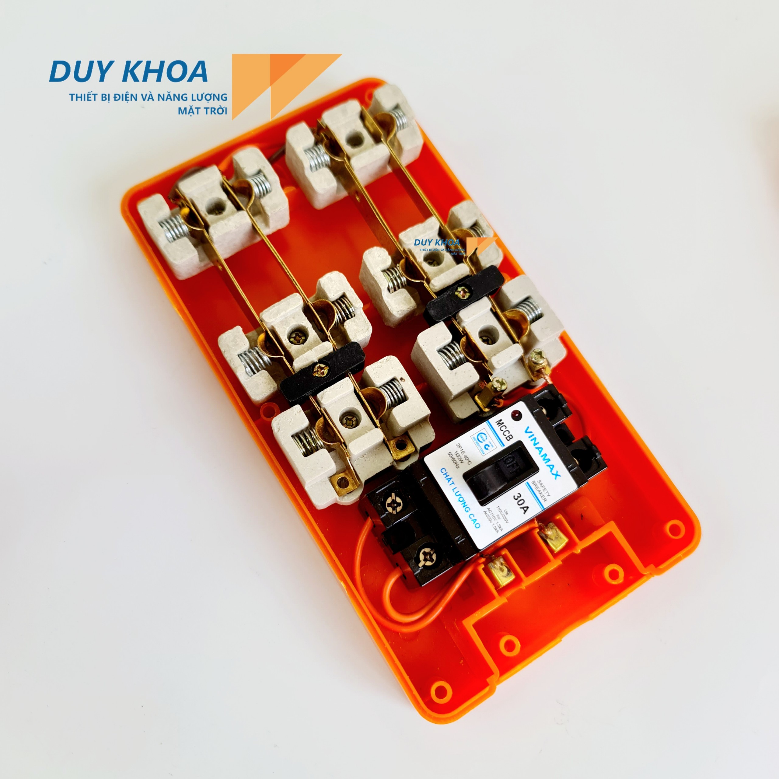 Ổ Cắm Điện Chịu Tải 6 Lõi Sứ Có CB30A Vinamax