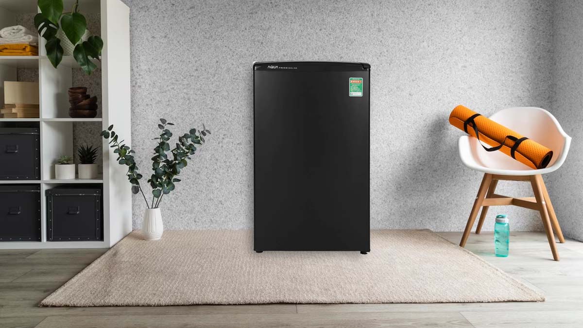 Thiết kế nhỏ gọn của Tủ Lạnh Aqua 90 Lít AQR-D99FA (BS)