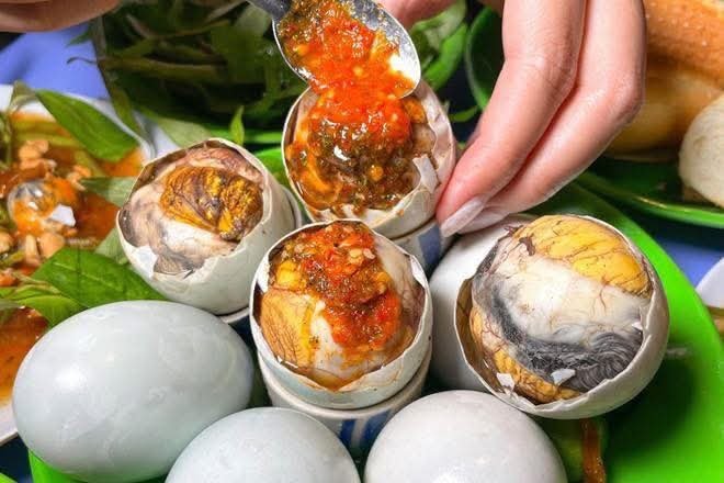 Trứng Vịt lộn