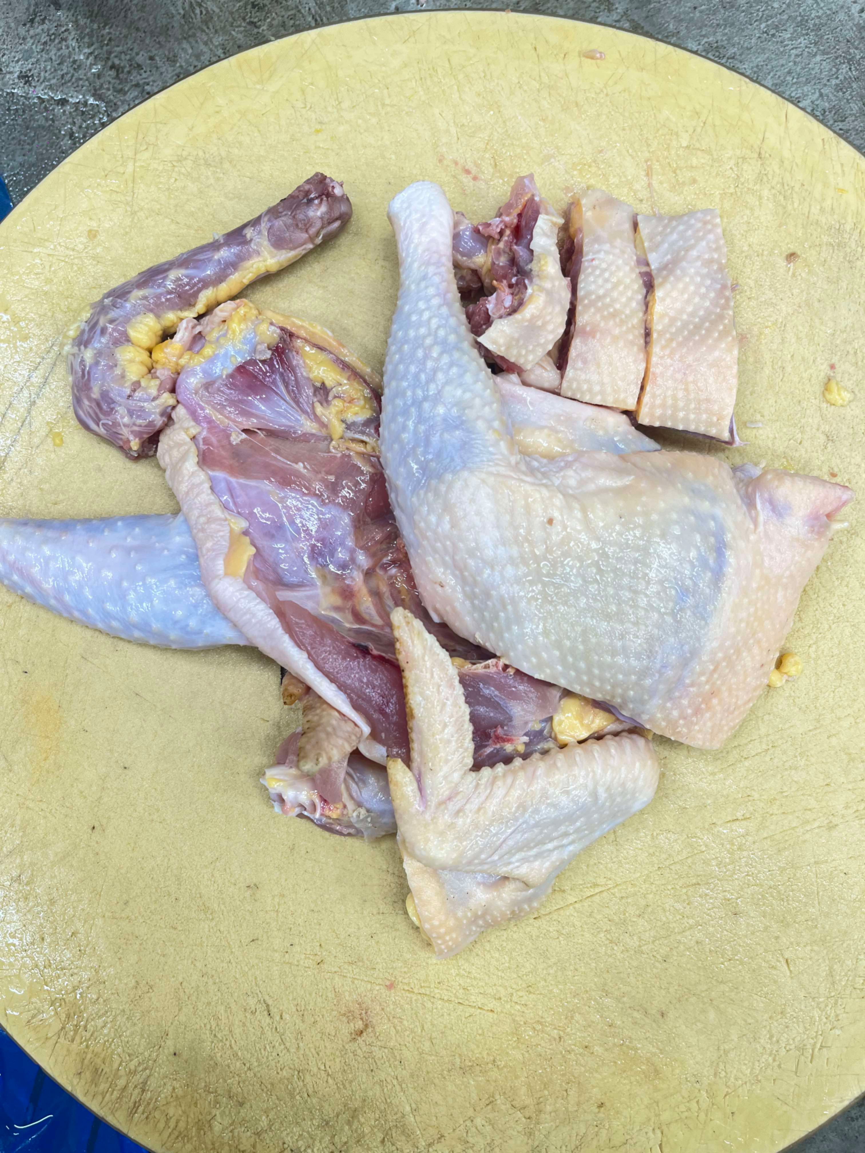 Gà khay chặt sẵn ( kèm sả ớt)