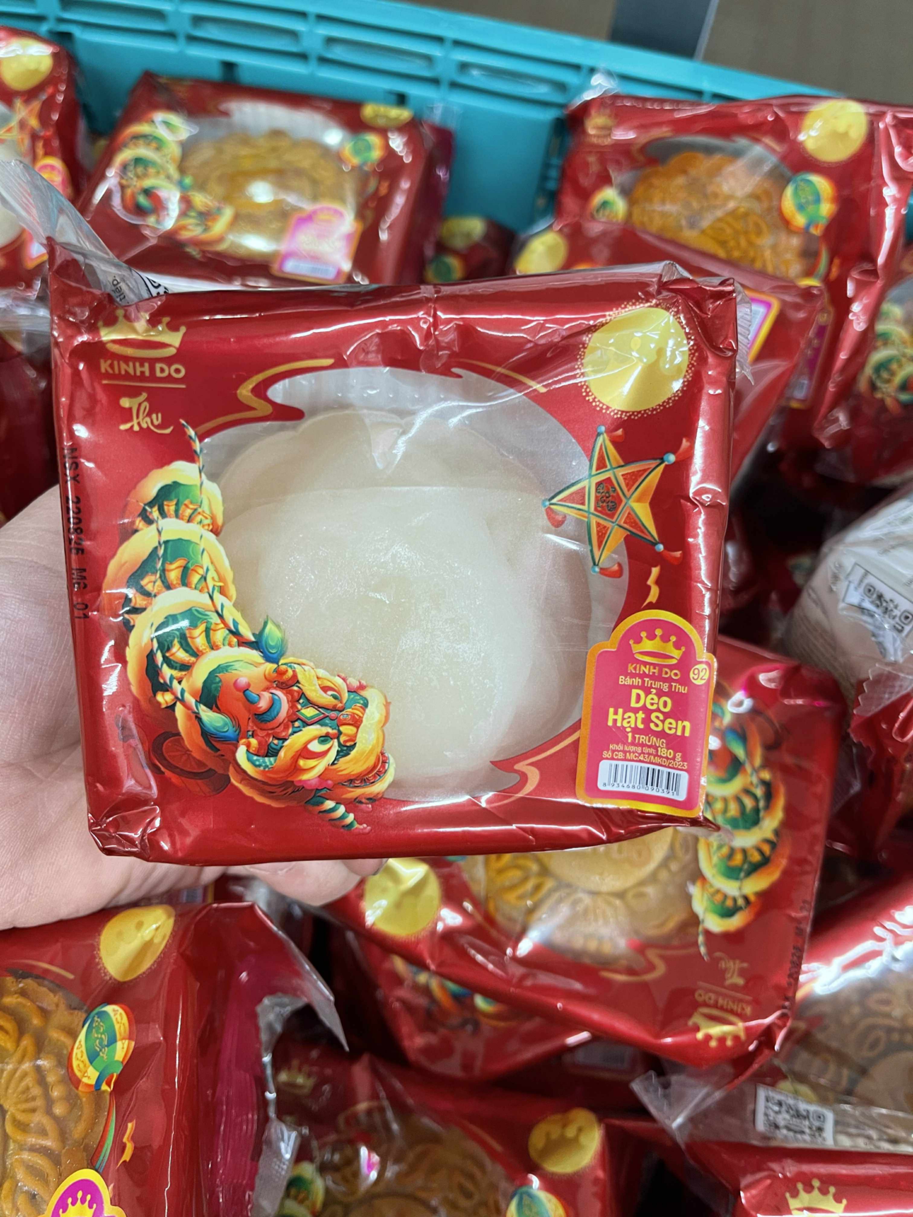 Bánh trung thu Kinh Đô dẻo hạt sen