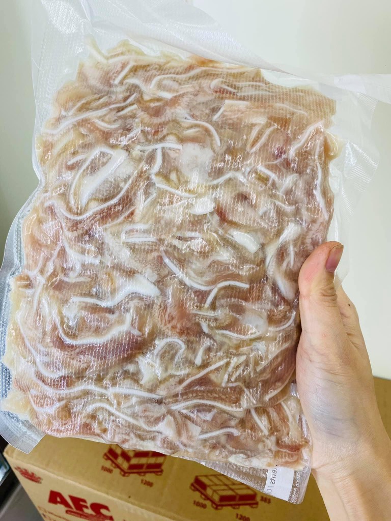 Tai heo cắt sẵn