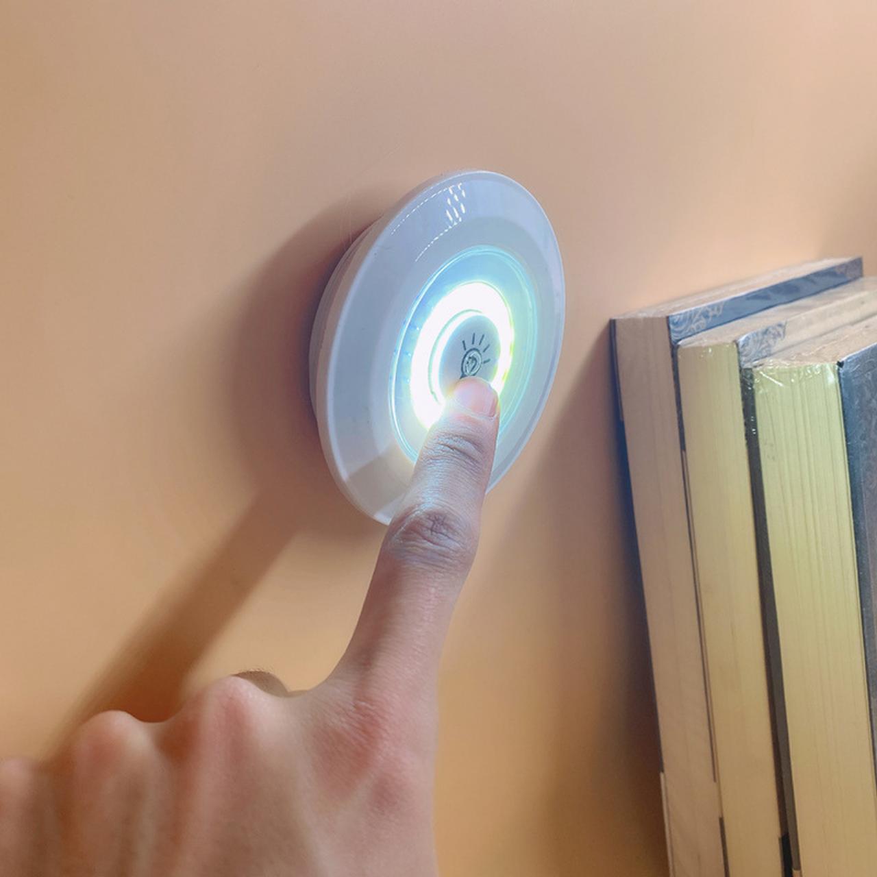 Bộ 3 Đèn Led Không Dây Kèm Remote Điều Khiển Từ Xa Có Miếng Dán Tường