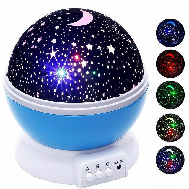 Đèn Ngủ Chiếu Bầu Trời Trăng Sao Star Master Xoay Tròn 360 Độ Trang Trí Phòng Ngủ Lãng Mạn Dễ Thương