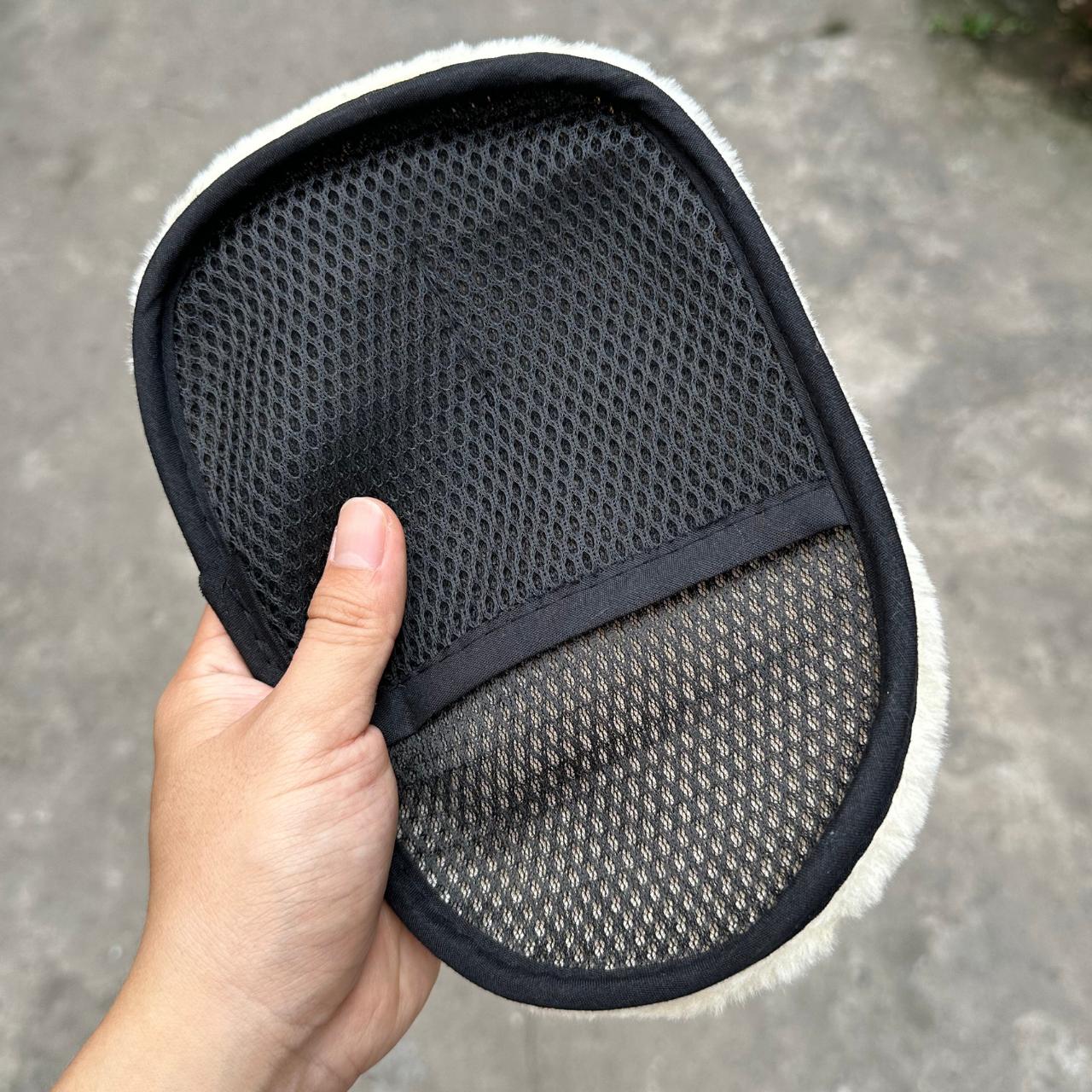 Găng Tay Rửa Xe Lông Cừu Mềm Mịn Không Gây Trầy Xước Chuyên Dụng Cho Xe Ô Tô, Xe Máy