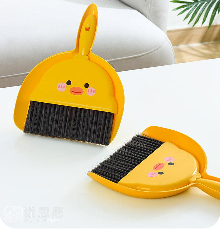 Chổi Kèm Ki Hốt Rác Mini Hình Vịt Vàng