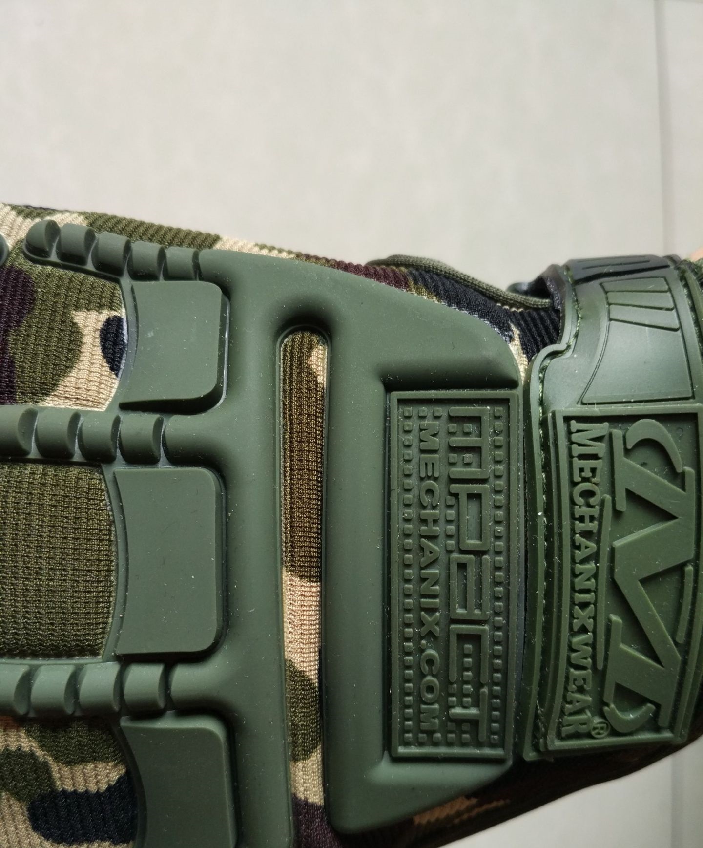 Găng tay nữa ngón Mechanix quân đội