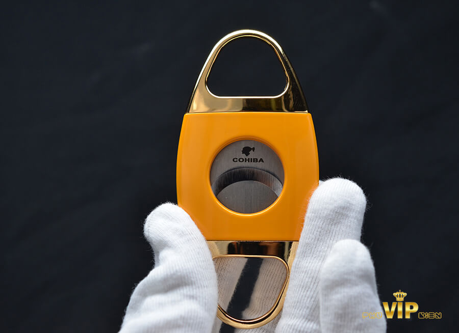 Set 2 phụ kiện cigar Cohiba bật lửa và dao cắt.